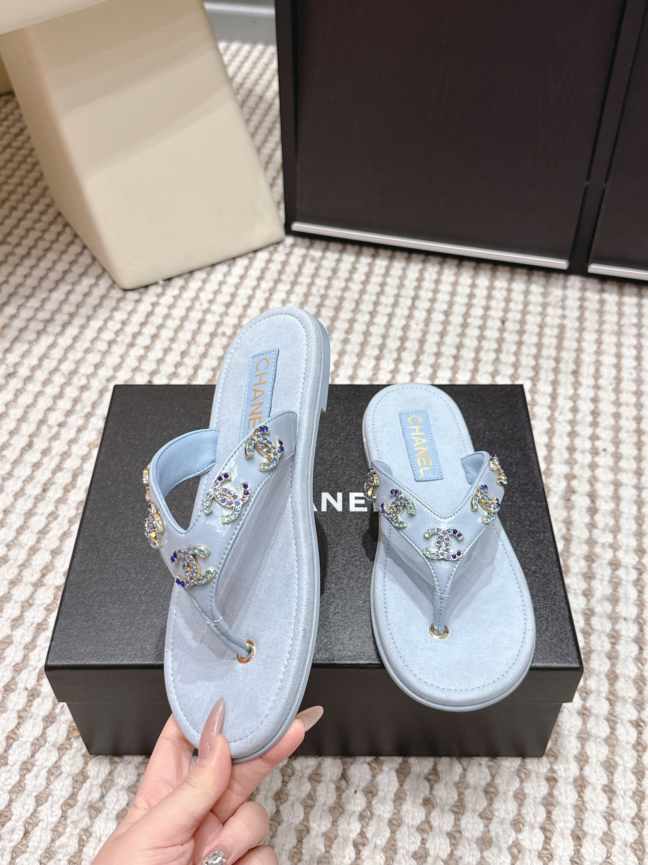 CC 26s Flip-Flop Light Grey Blue Sheepskin 632359