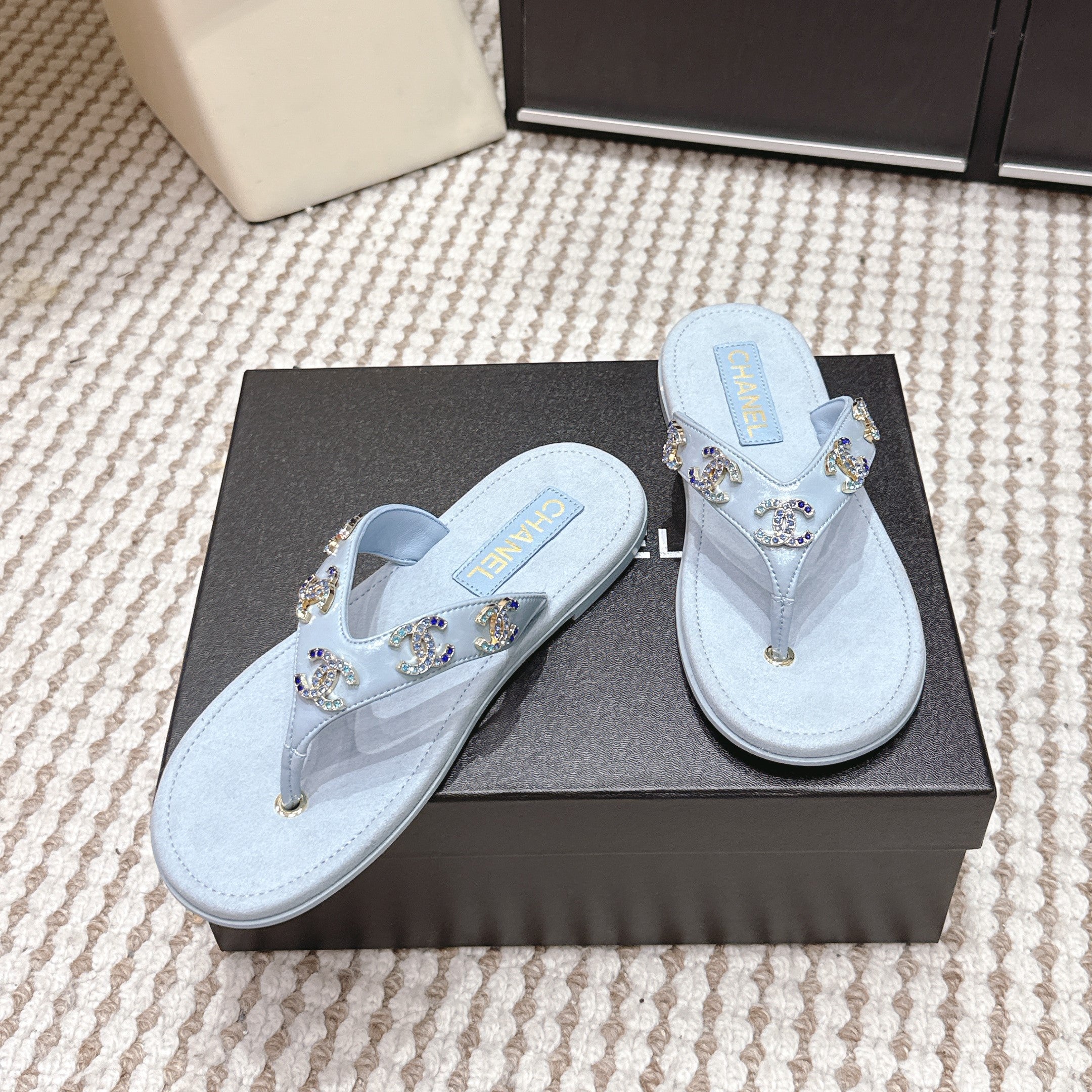 CC 26s Flip-Flop Light Grey Blue Sheepskin 632359