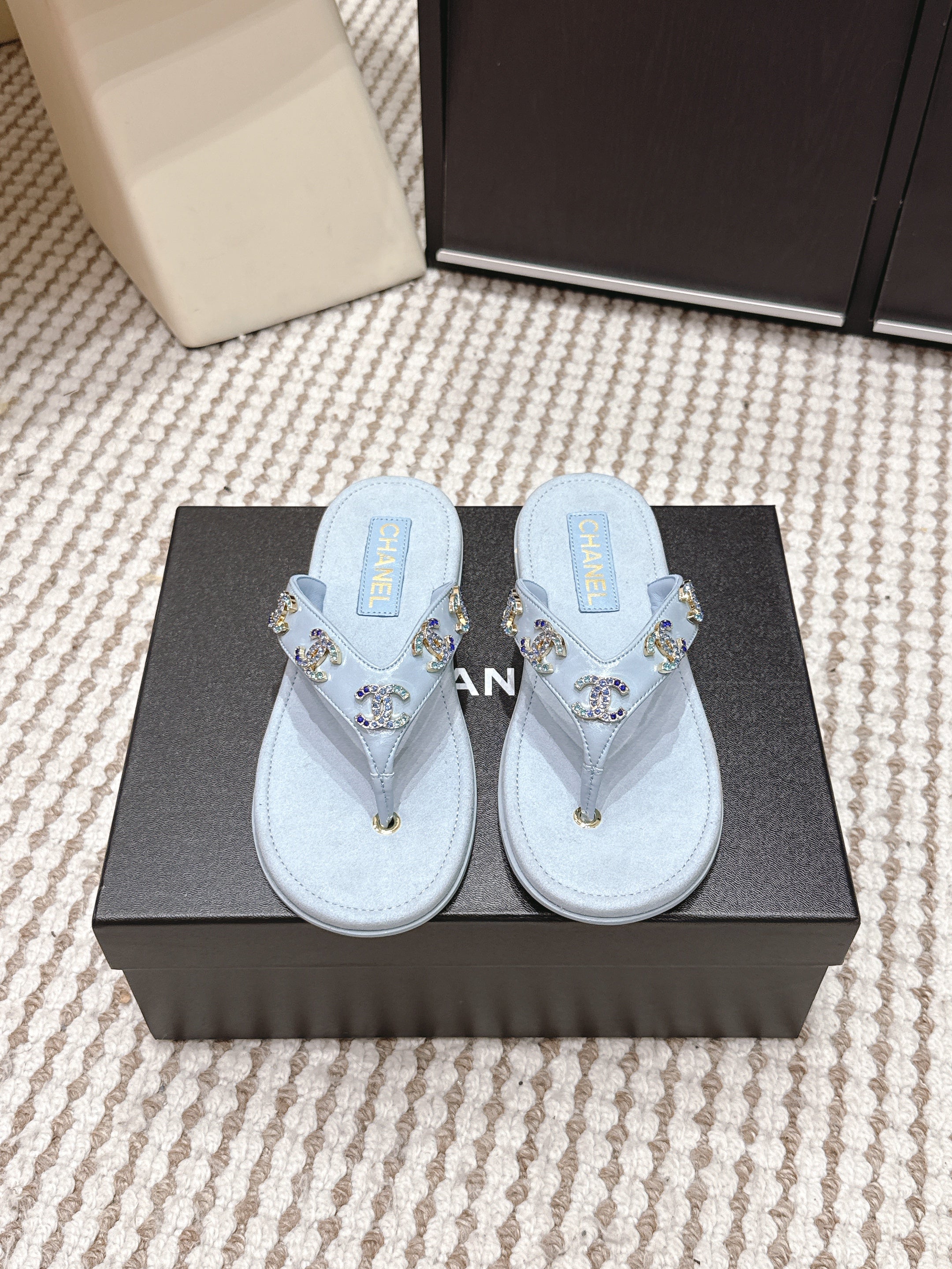 CC 26s Flip-Flop Light Grey Blue Sheepskin 632359