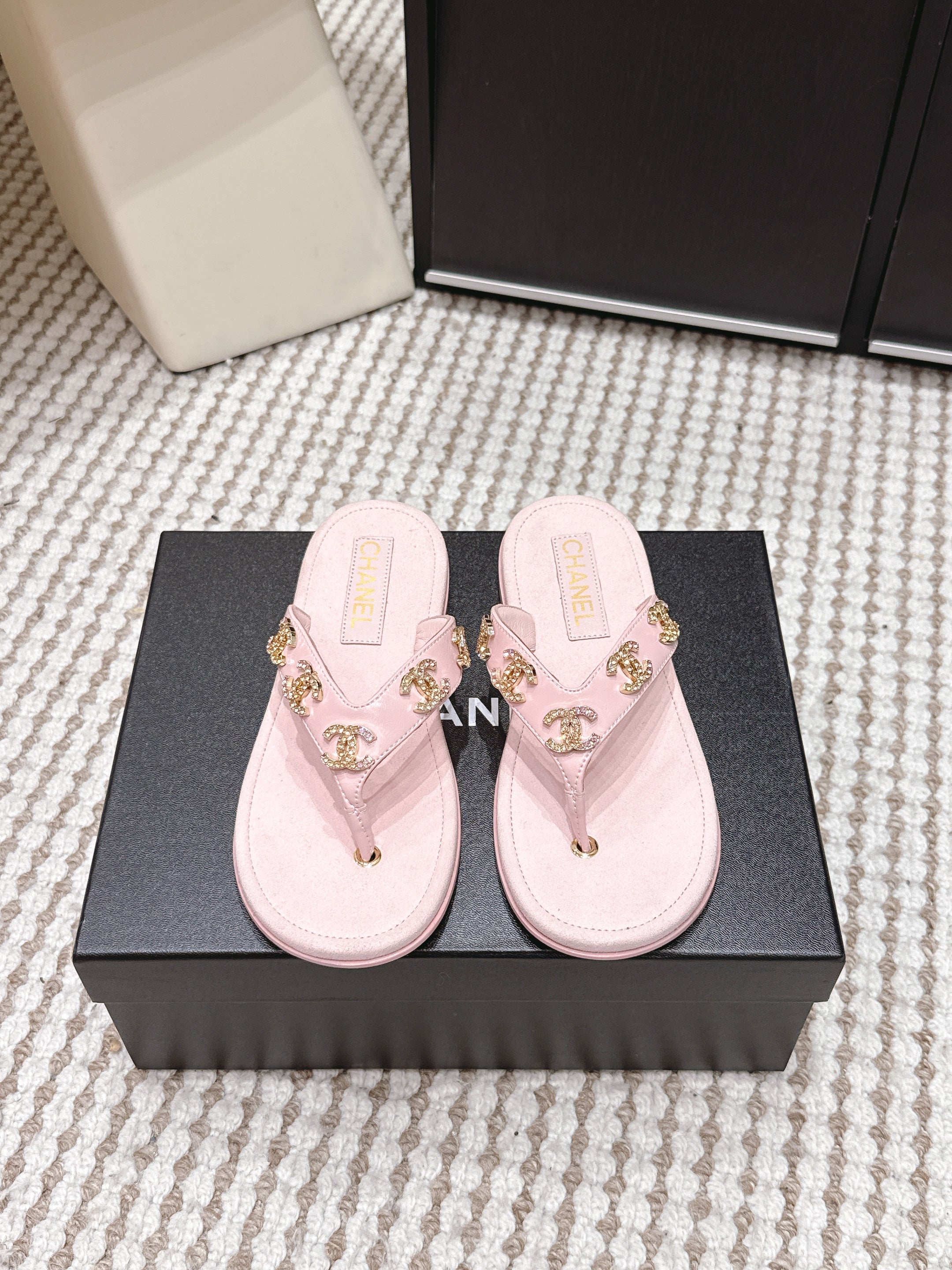 CC 26s Flip-Flop Light Pink Sheepskin 632361