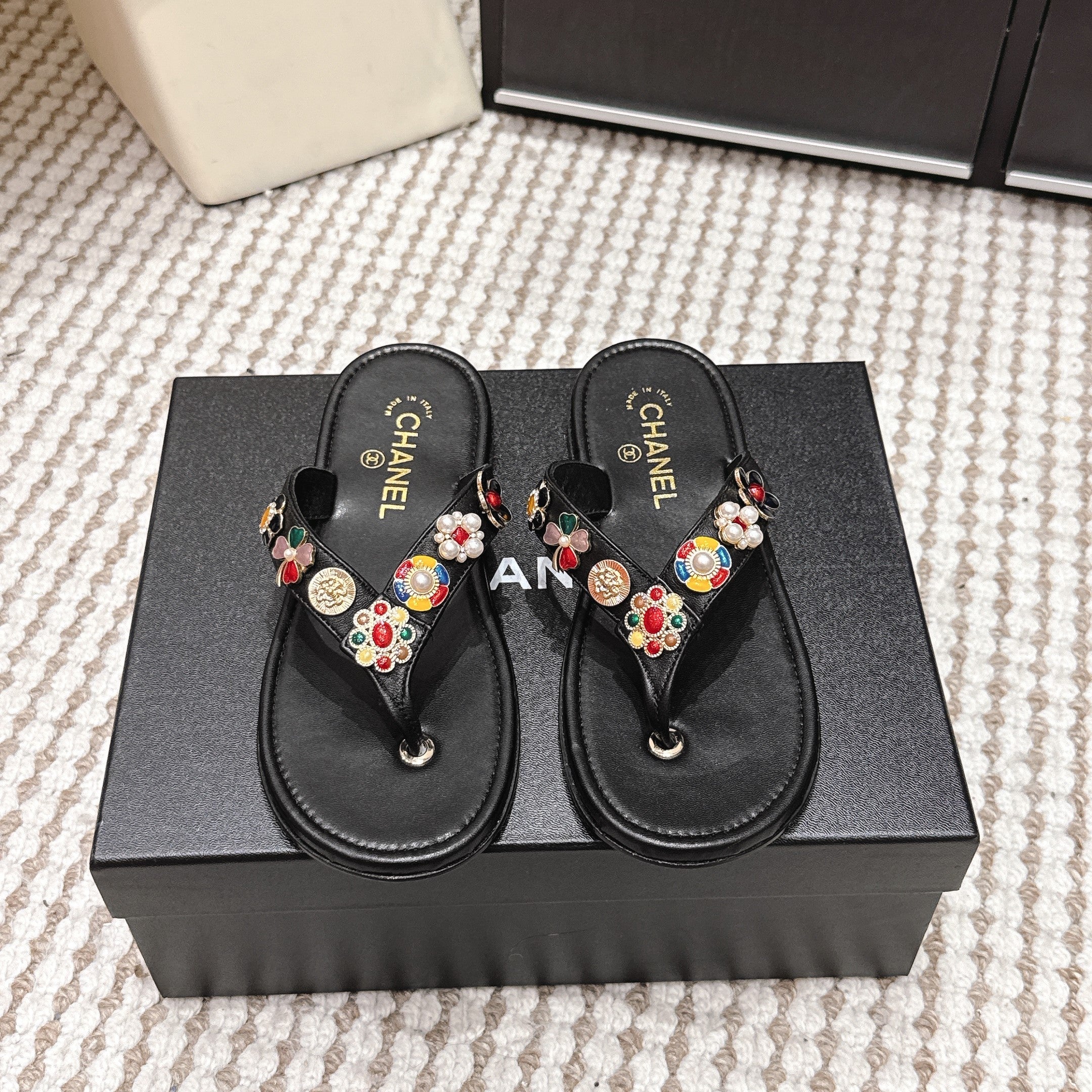 CC 26s Flip-Flop Black Sheepskin 632366