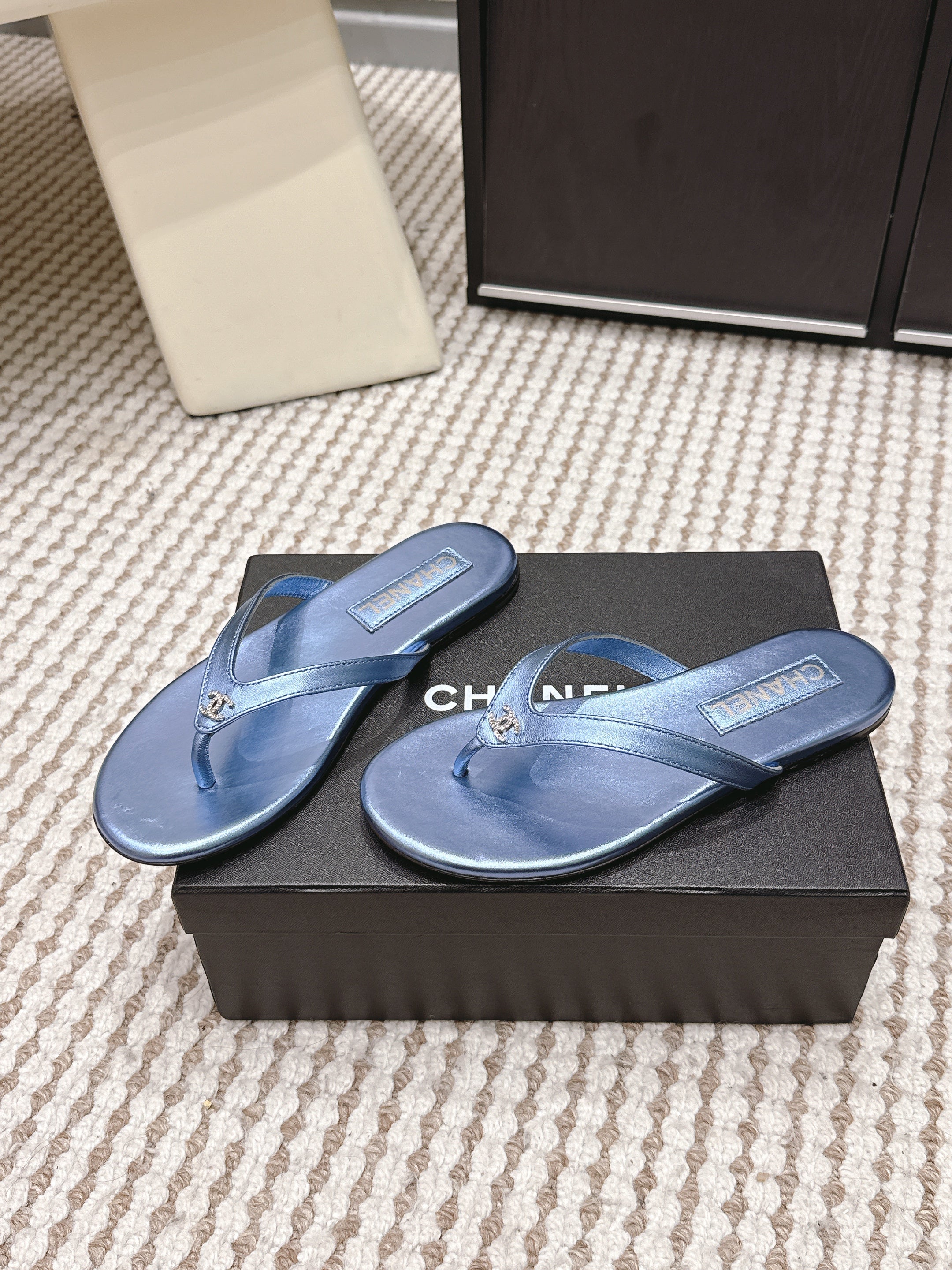 CC 26ss Flip-Flops Dark Blue Metalic Sheepskin 653599