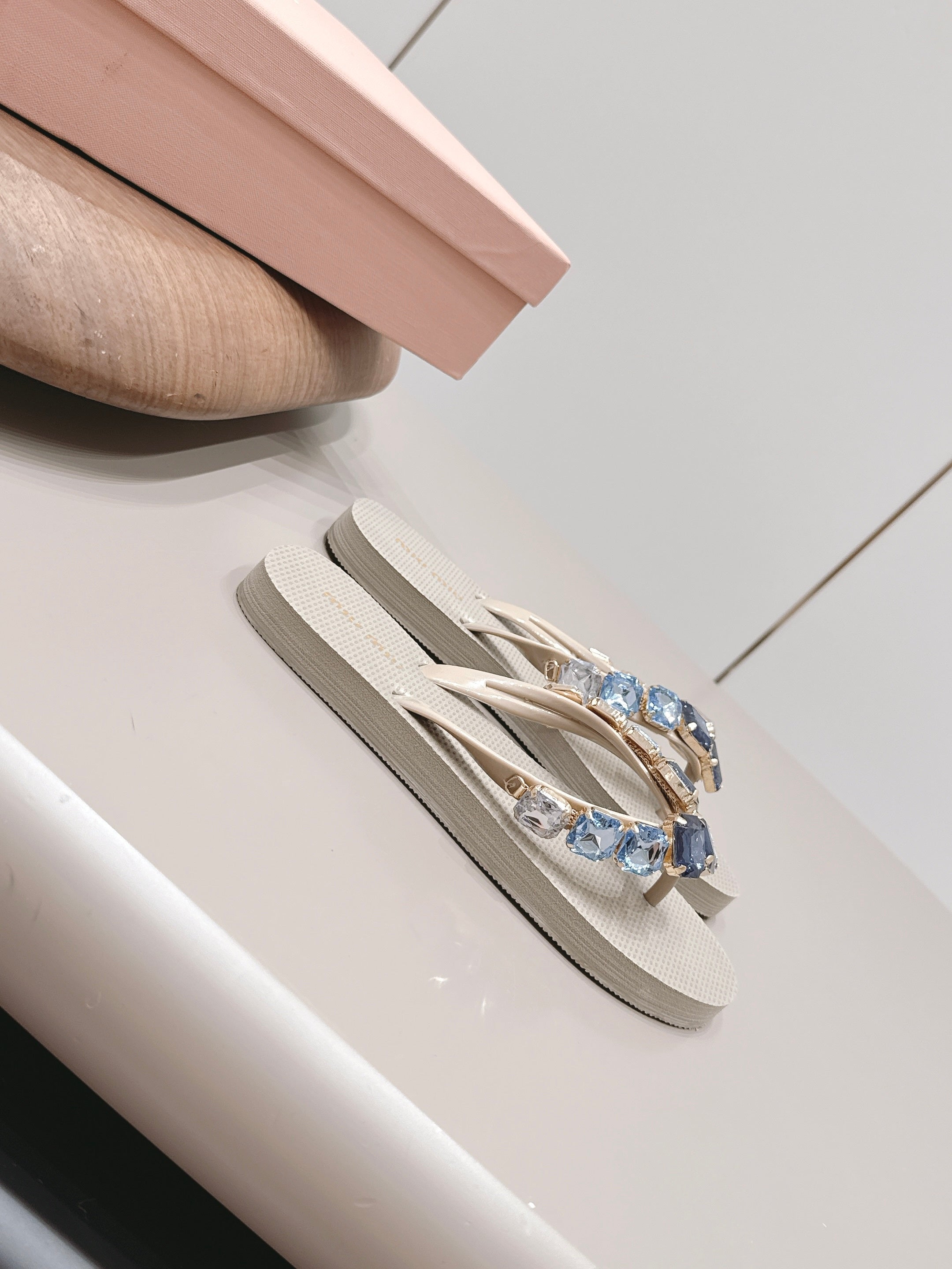 Miu 26s Flip-Flop Sandals Taupe Foam 905272