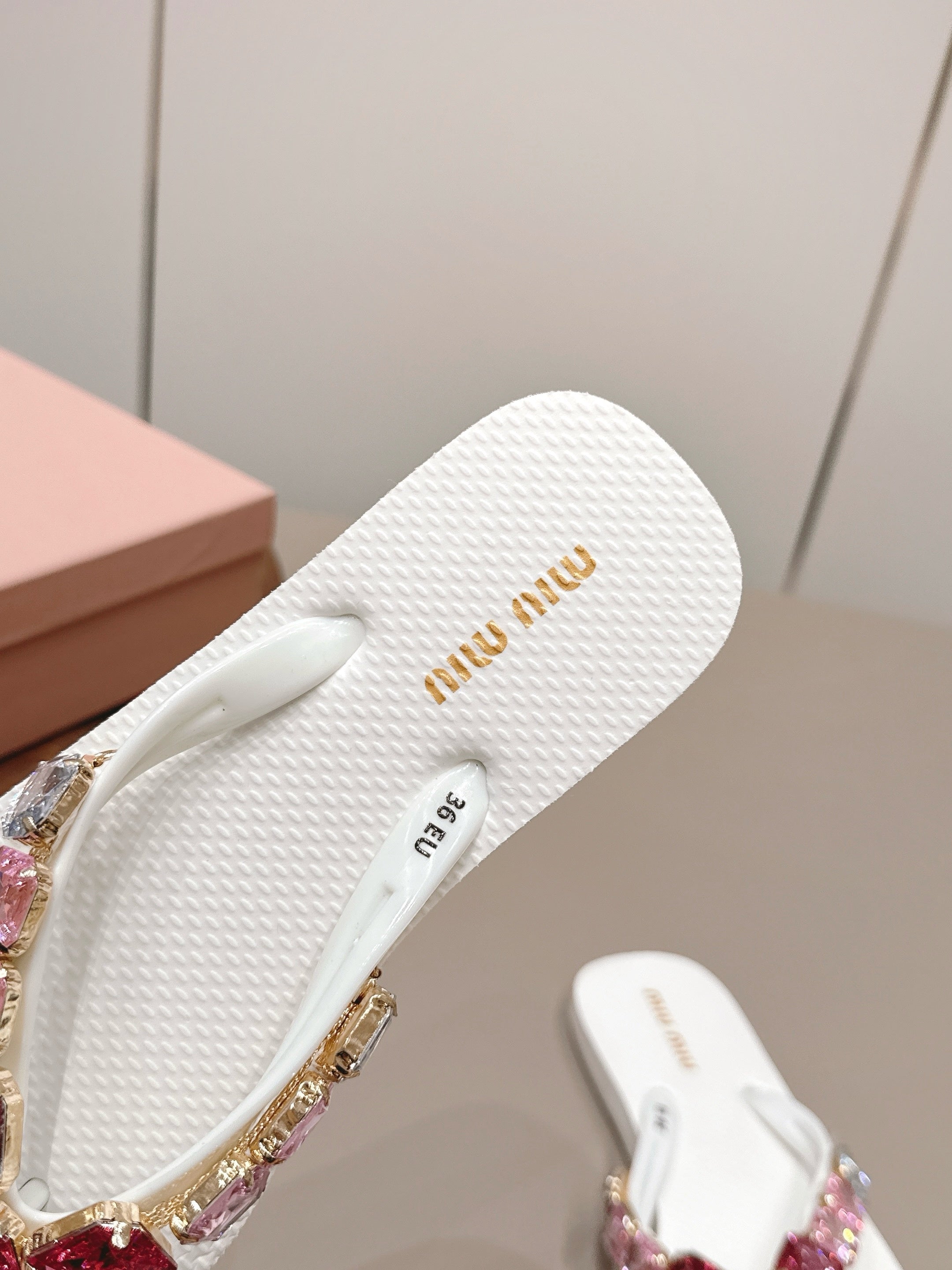 Miu 26s Flip-Flop Sandals White Foam 905273