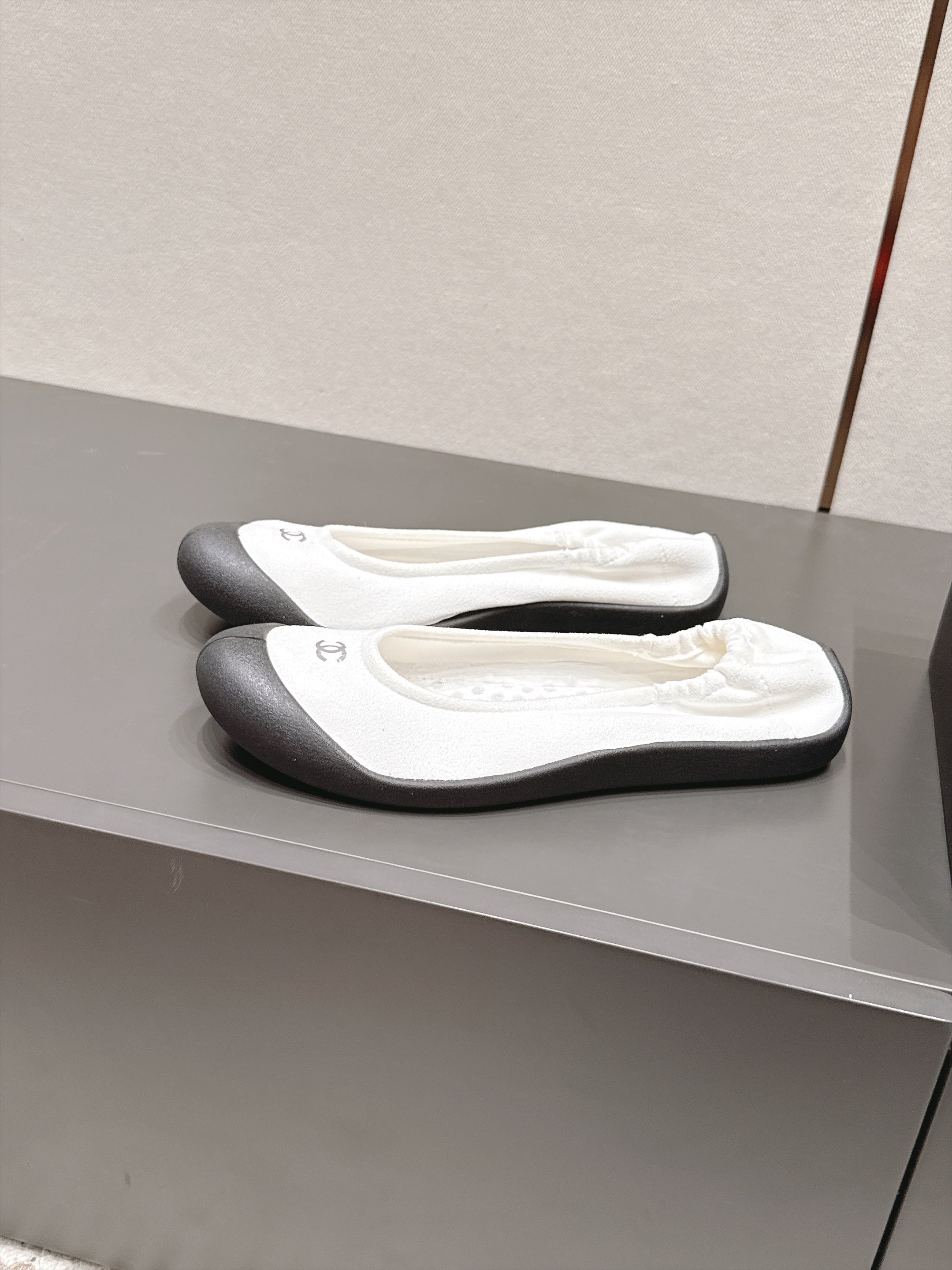 CC 26s Ballet Flat Elastic Heel Black White Suede TPU 990247