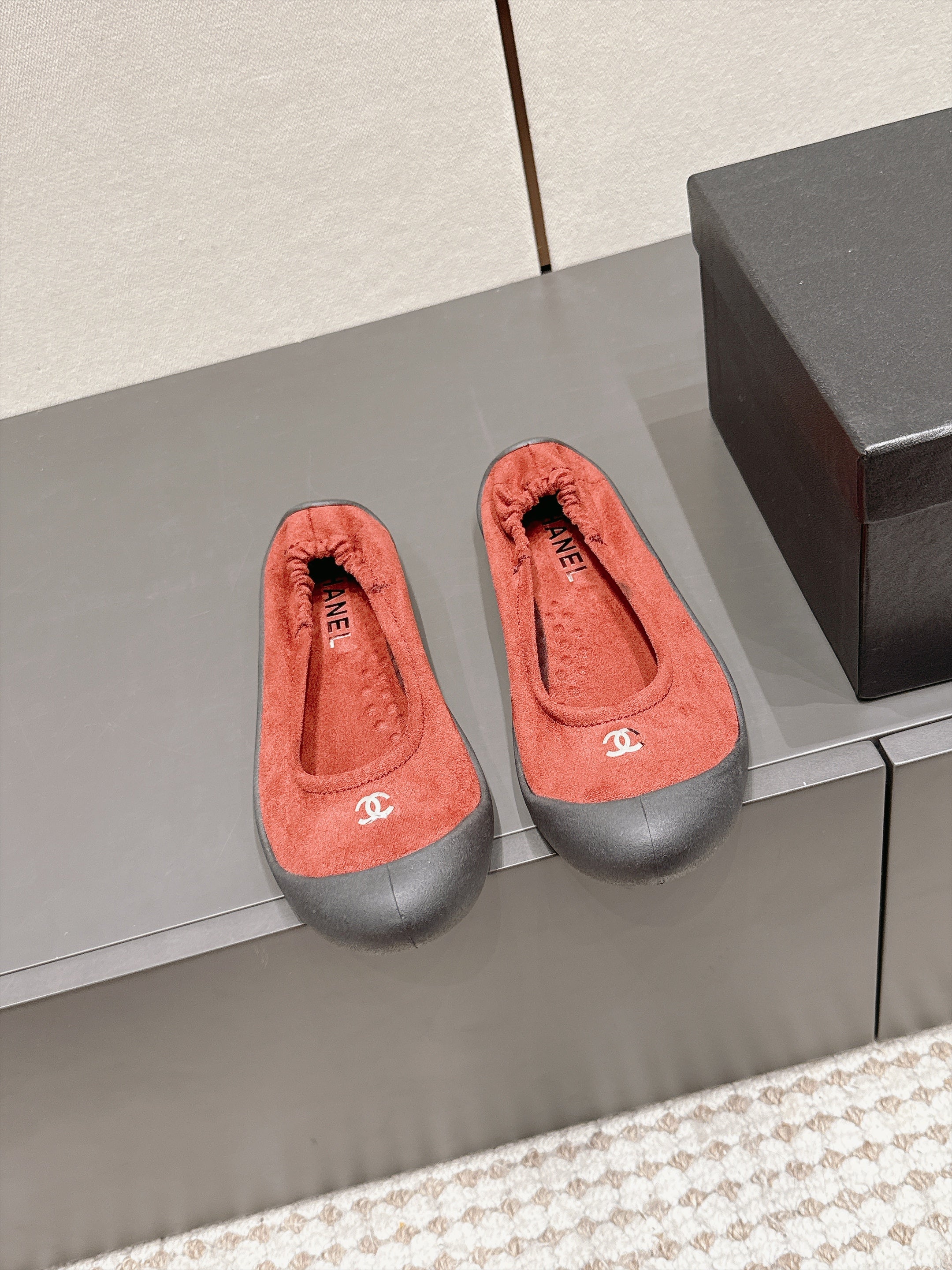 CC 26s Ballet Flat Elastic Heel Black Red Suede TPU 990248
