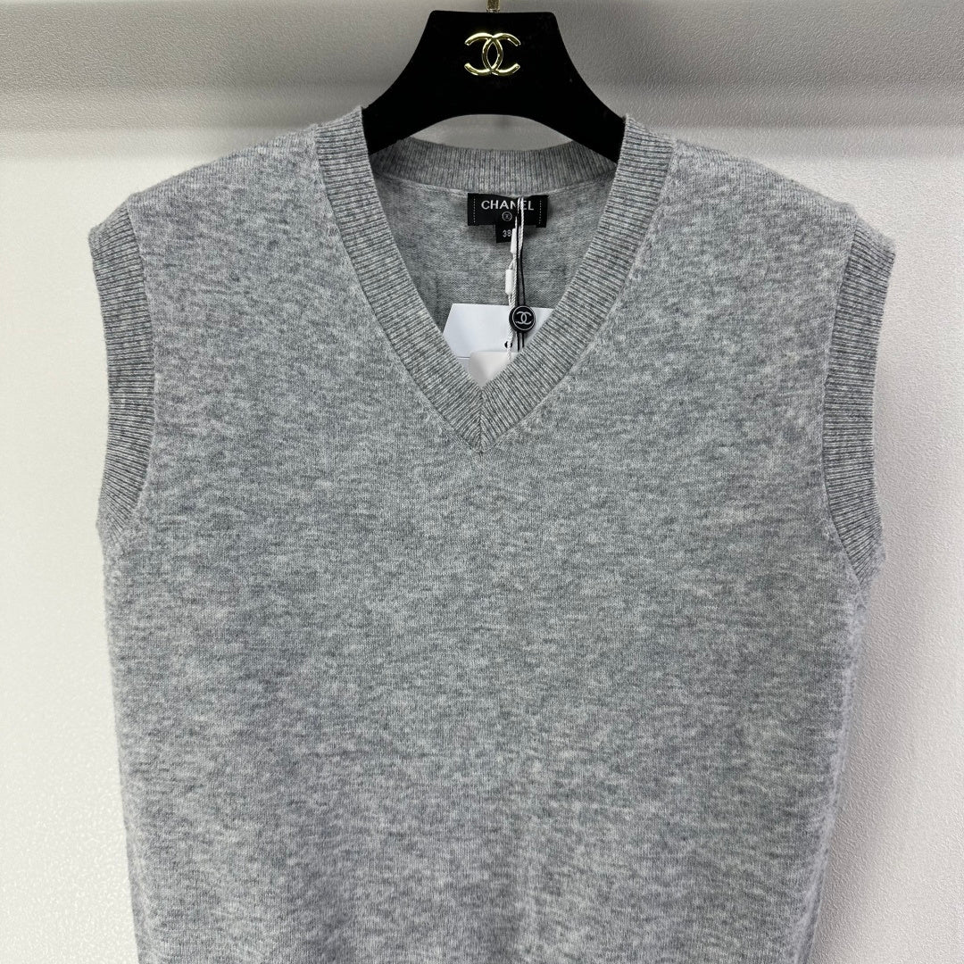 CC V-neck Vest Grey Wool 346001