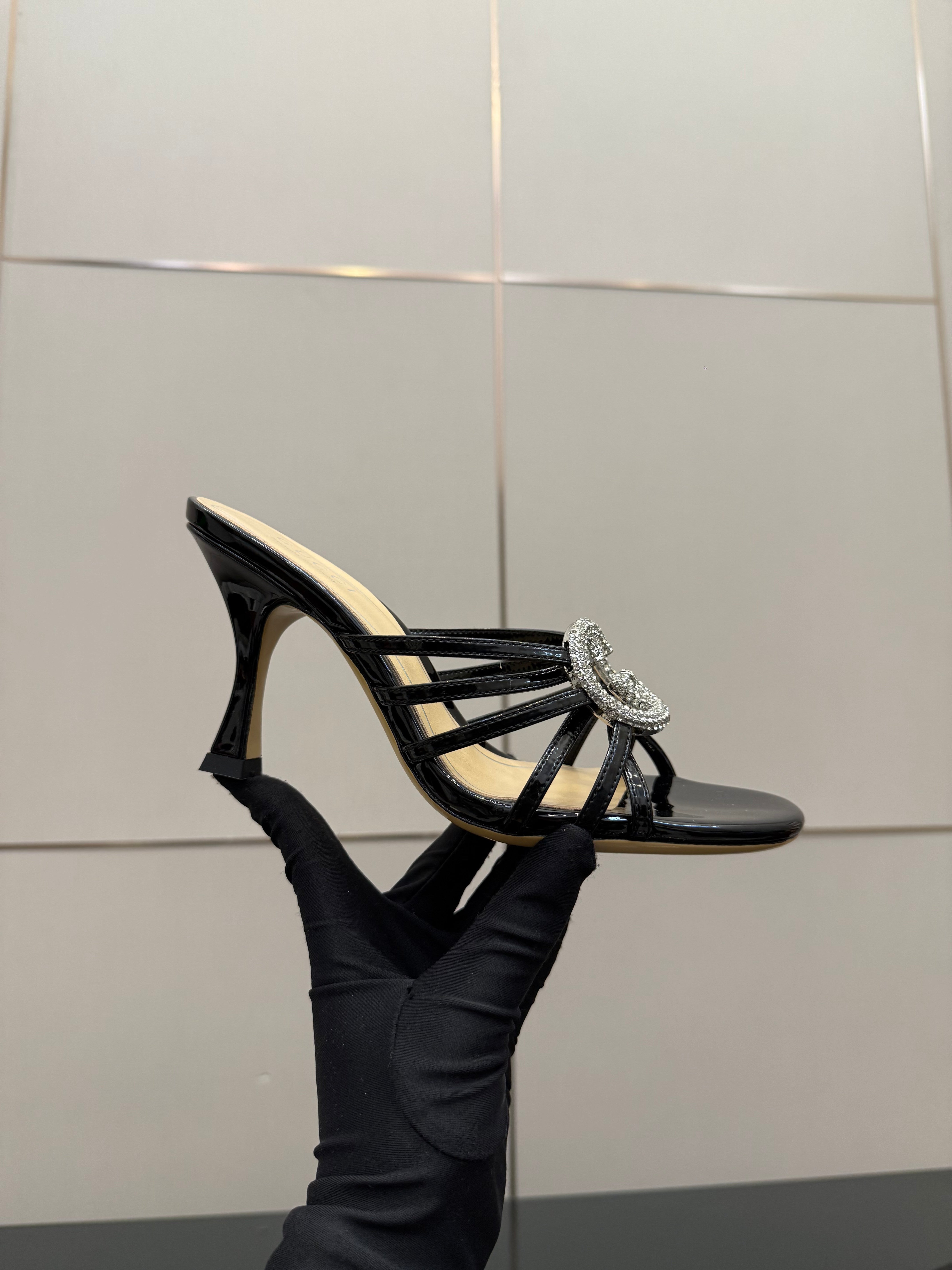 Women's Slide 85mm With Crystal Interlocking G Black Patent Leather