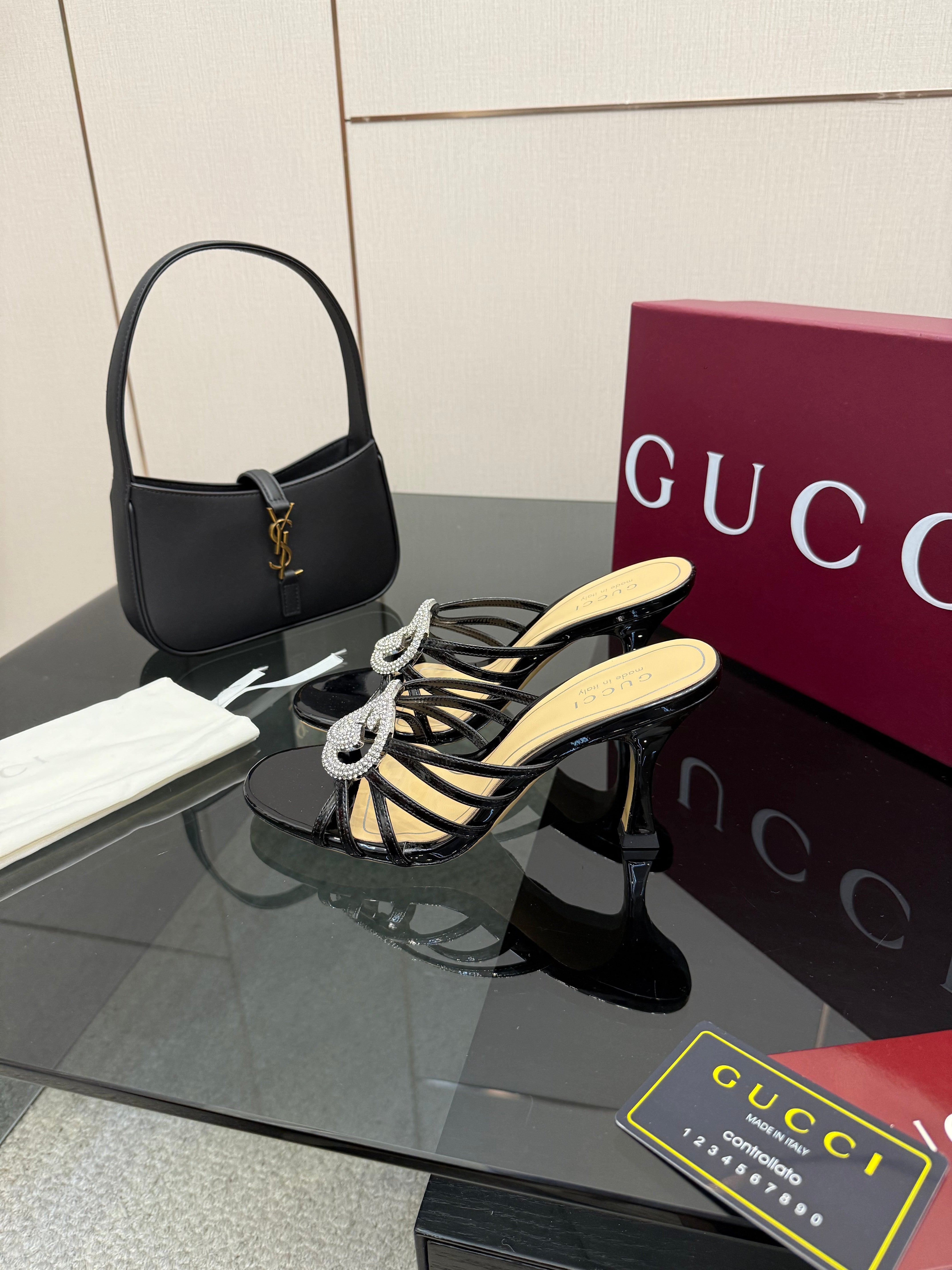 Women's Slide 85mm With Crystal Interlocking G Black Patent Leather