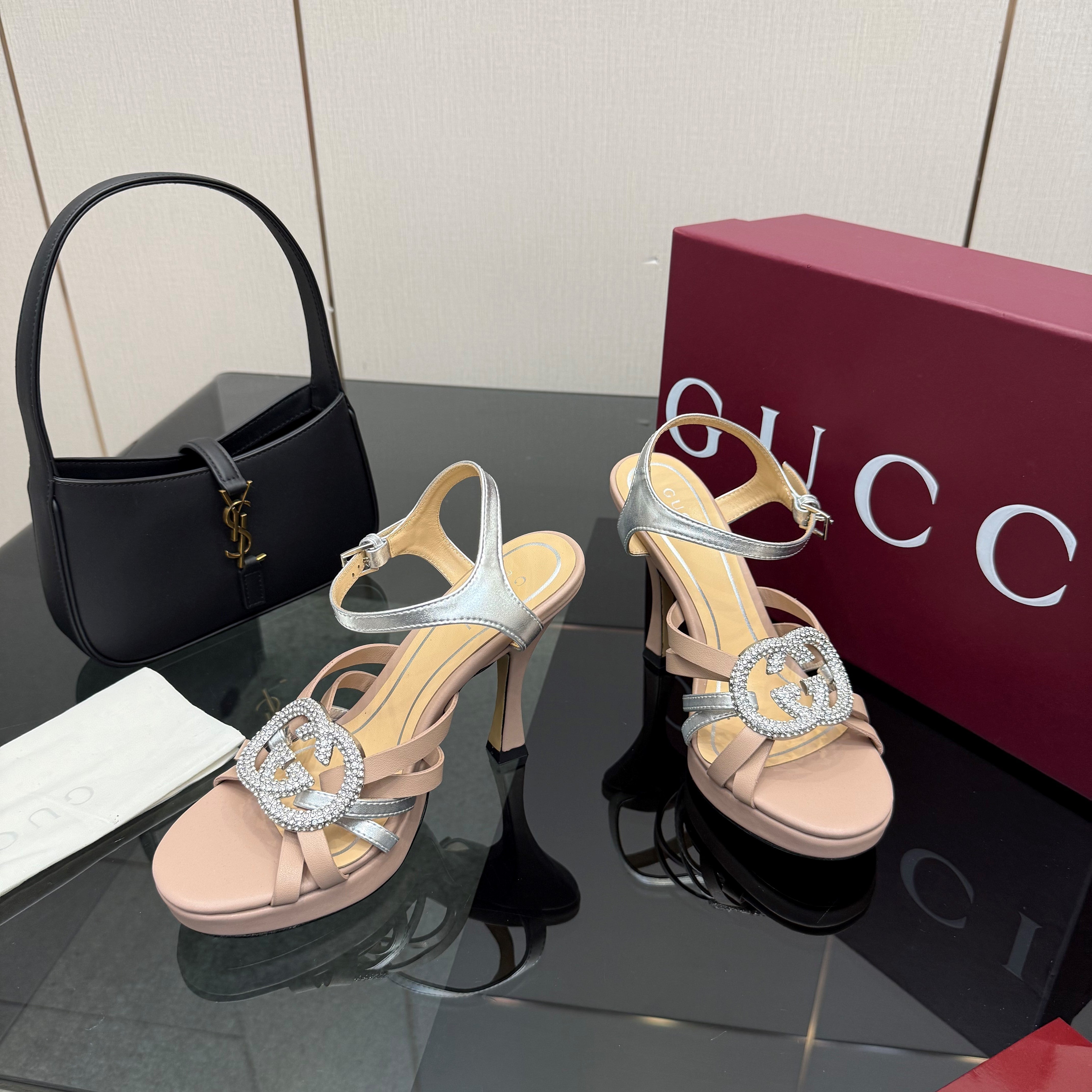 GG Pump 10.5cm With Crystal Interlocking G Beige Sliver Leather