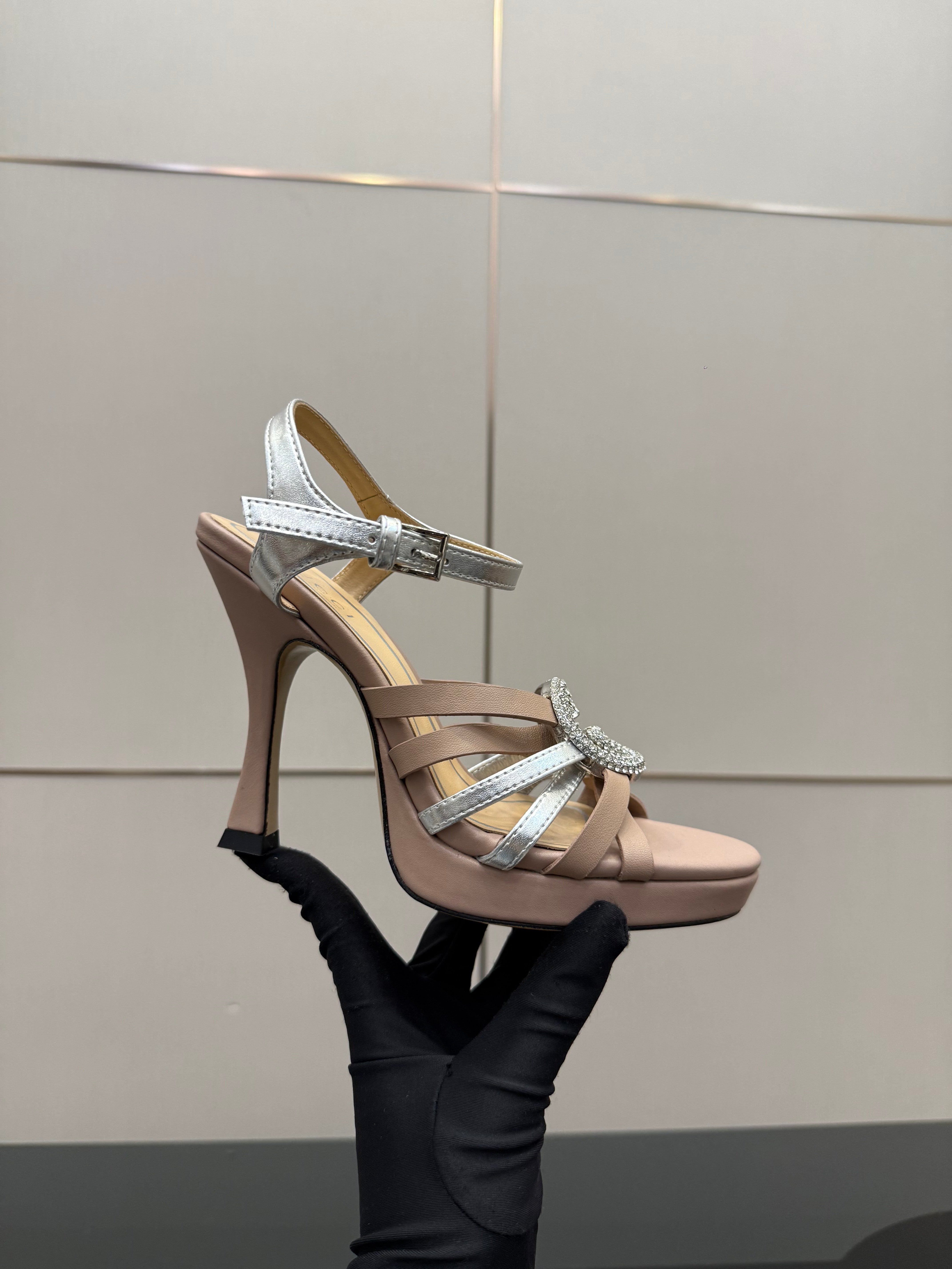 GG Pump 10.5cm With Crystal Interlocking G Beige Sliver Leather