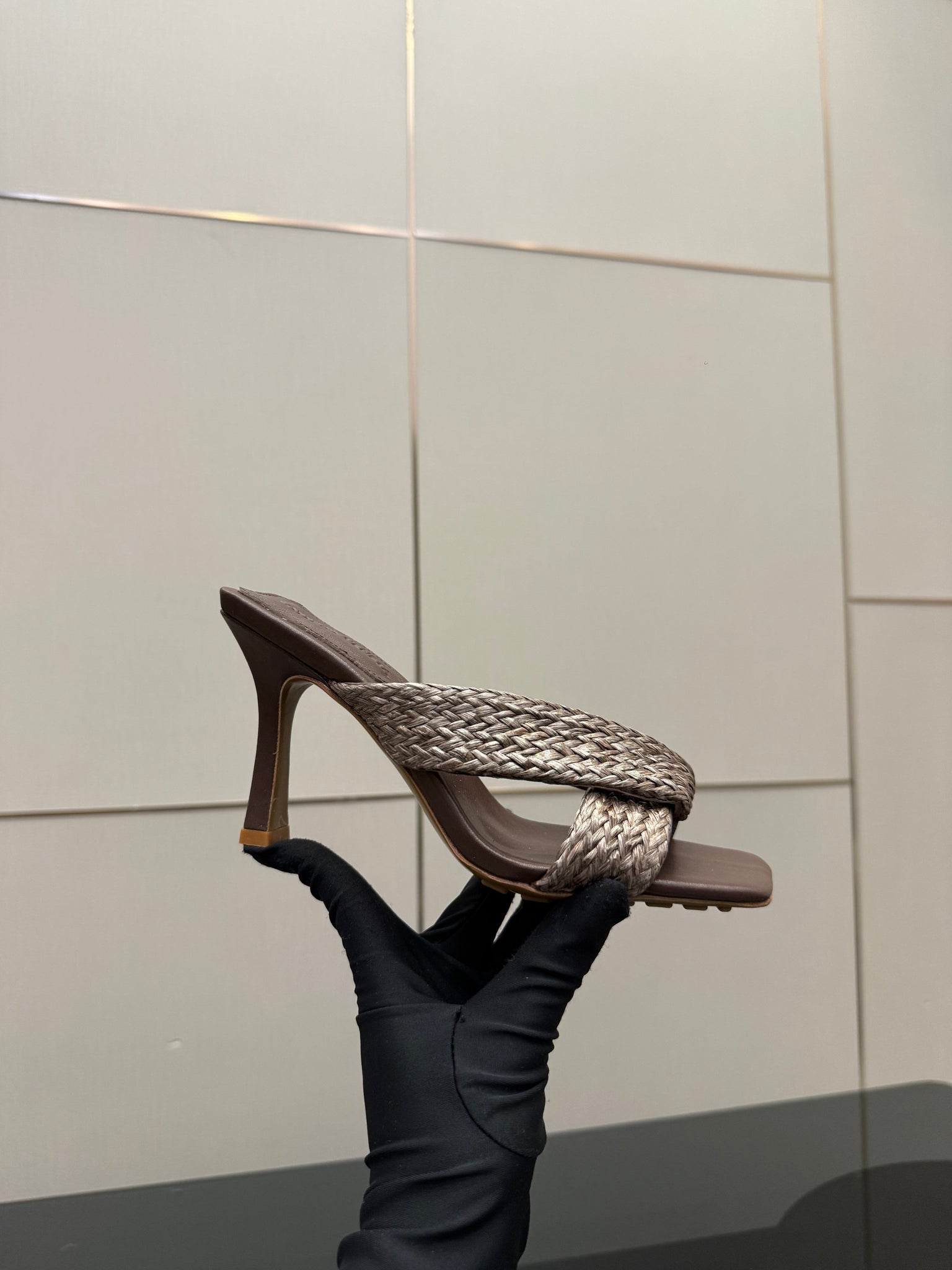 BV 26s Heeled Sandals 9.5cm Dark Brown Calfskin Raffia