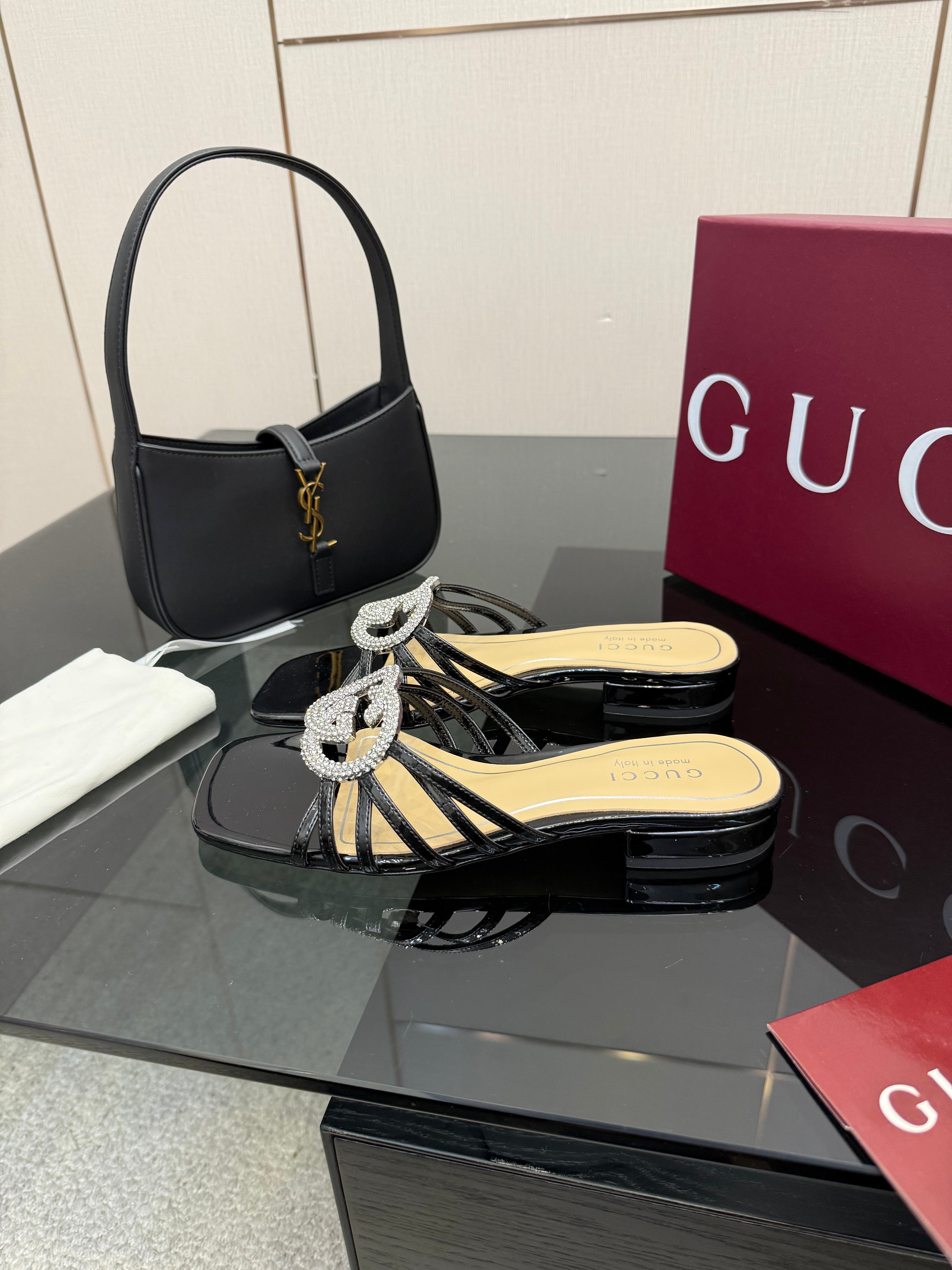 Women's Slide 25mm With Crystal Interlocking G Black Patent Leather