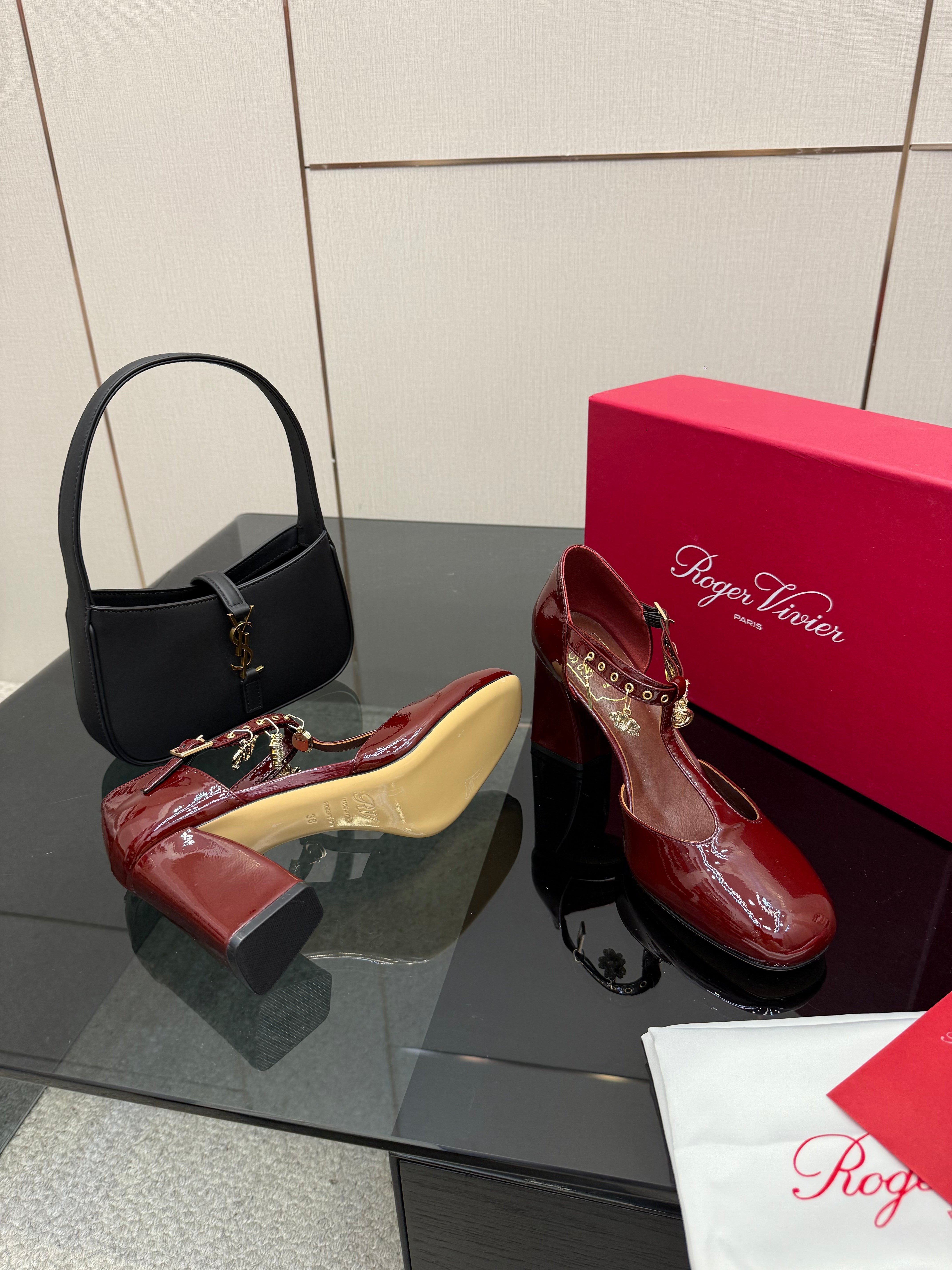 RV 26WF New T-Strap Rhinestone Strap Sandals 7cm Burgundy Patent Leather 629889