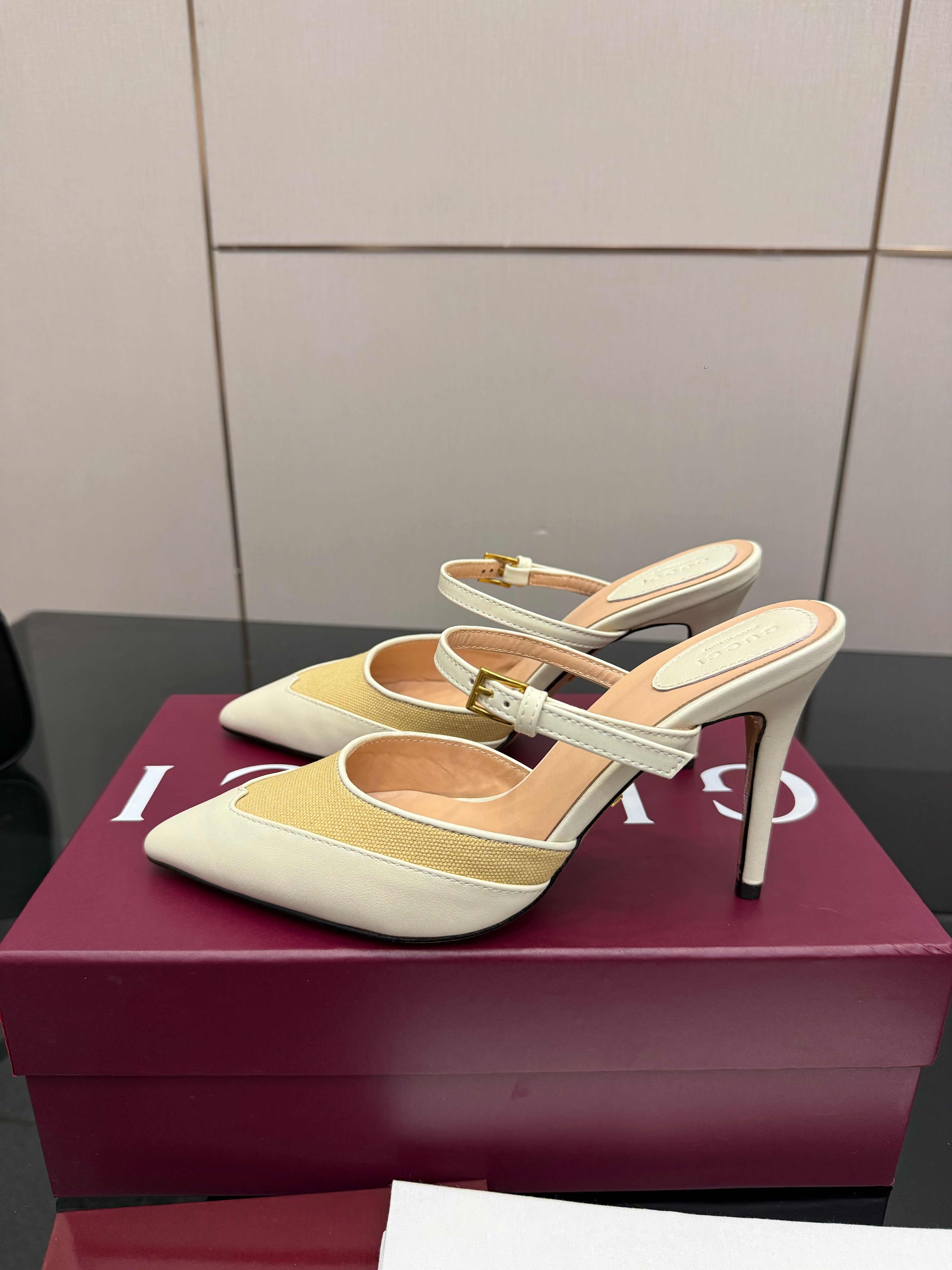 GG Pointed-Toe Mules 9.5cm Ivory Cowhide 725299