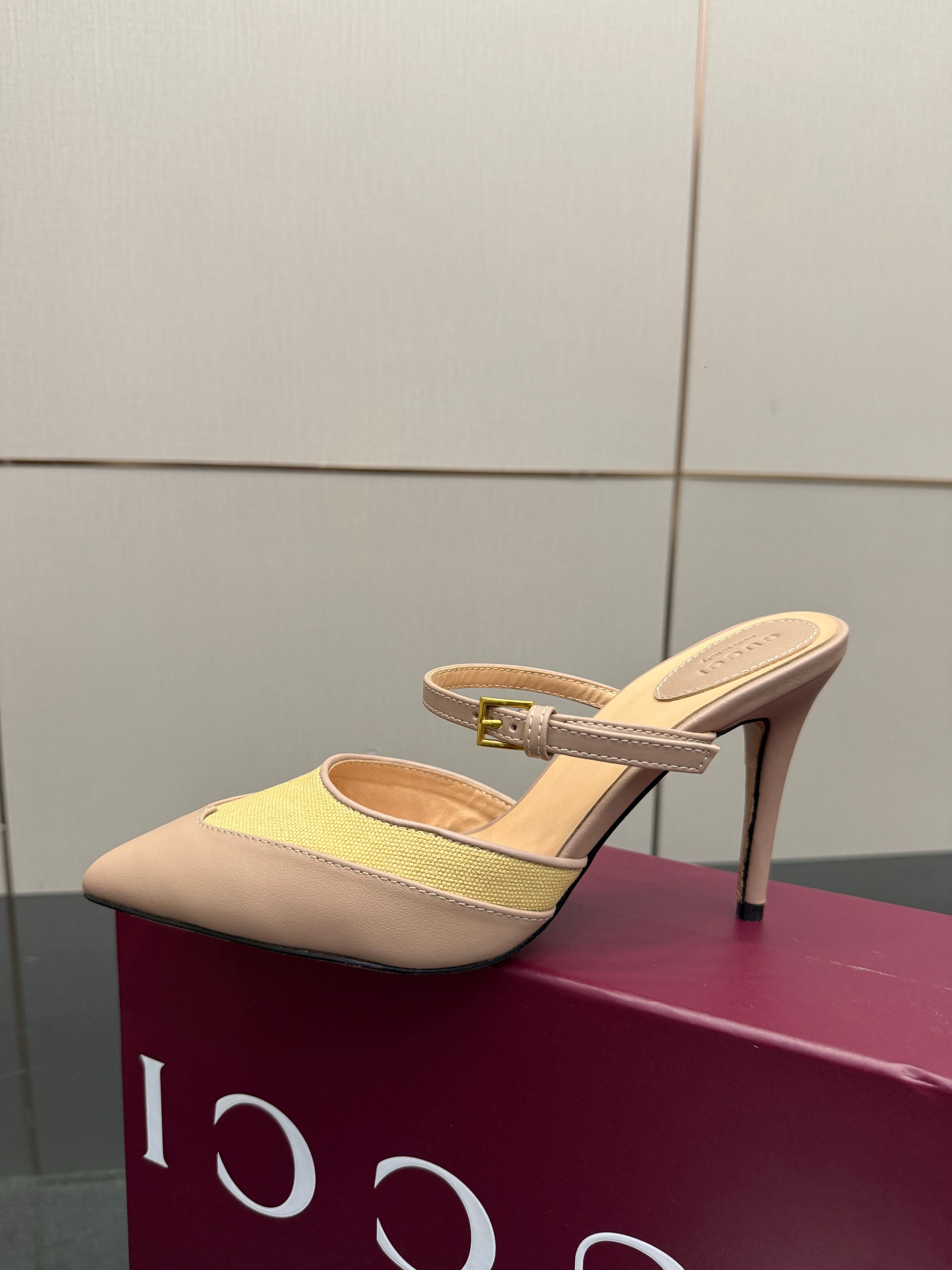 GG Pointed-Toe Mules 9.5cm Beige Cowhide 725301