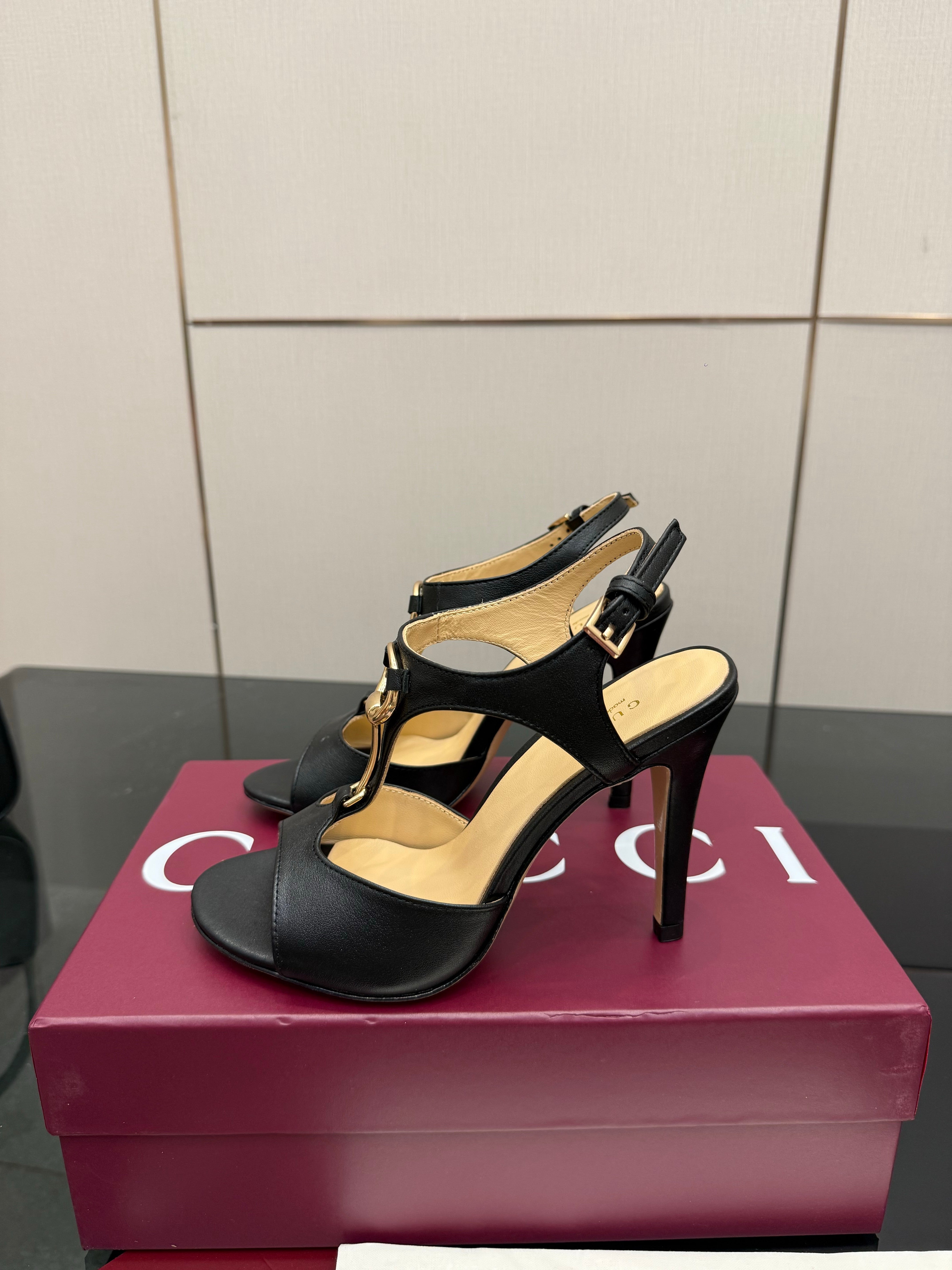 GG G-Buckle High-Heeled Sandals 10.5cm Black Cowhide 725310