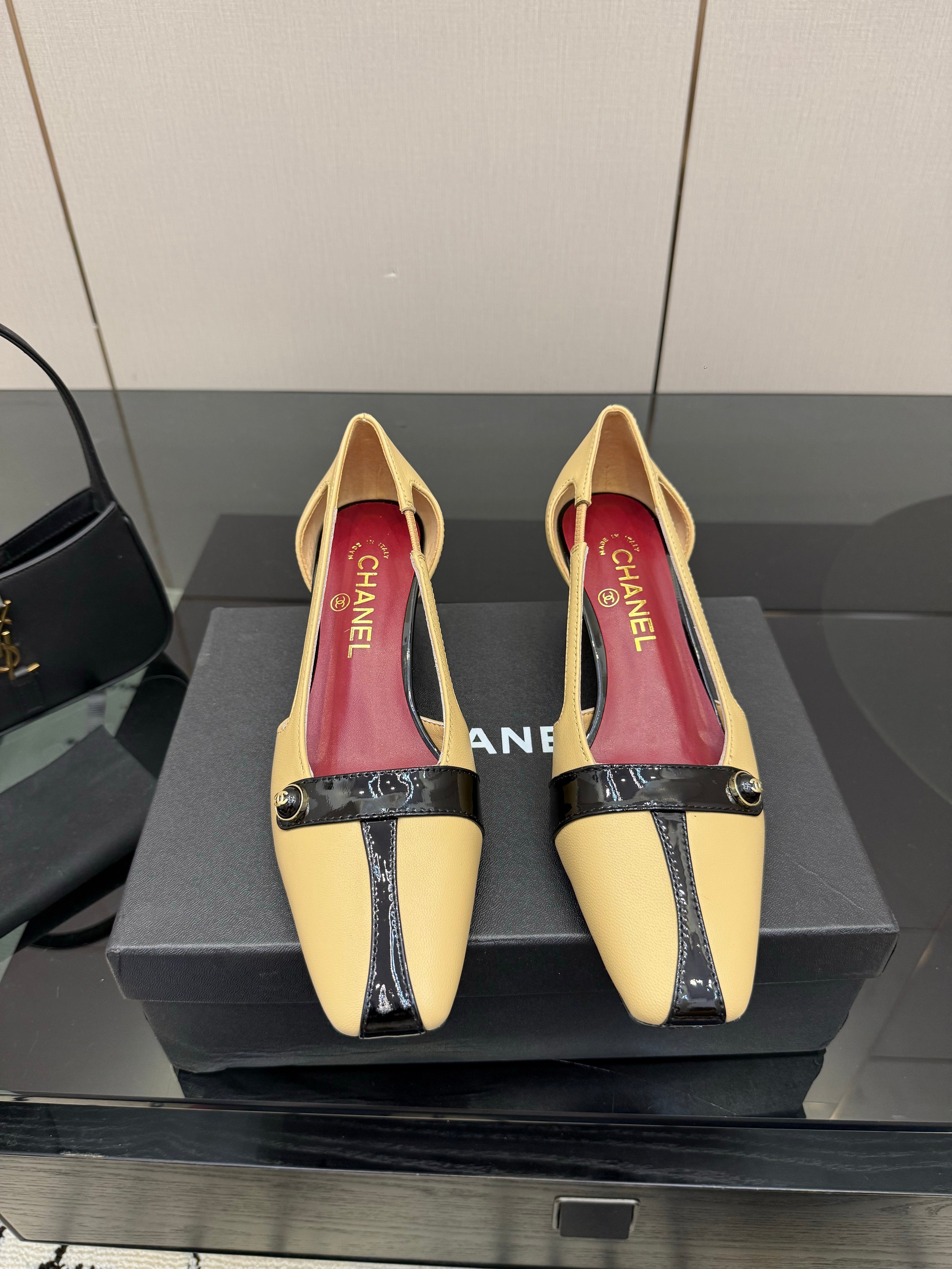 CC 26P Slingback 5cm Beige Black Lambskin Patent Leather 791608