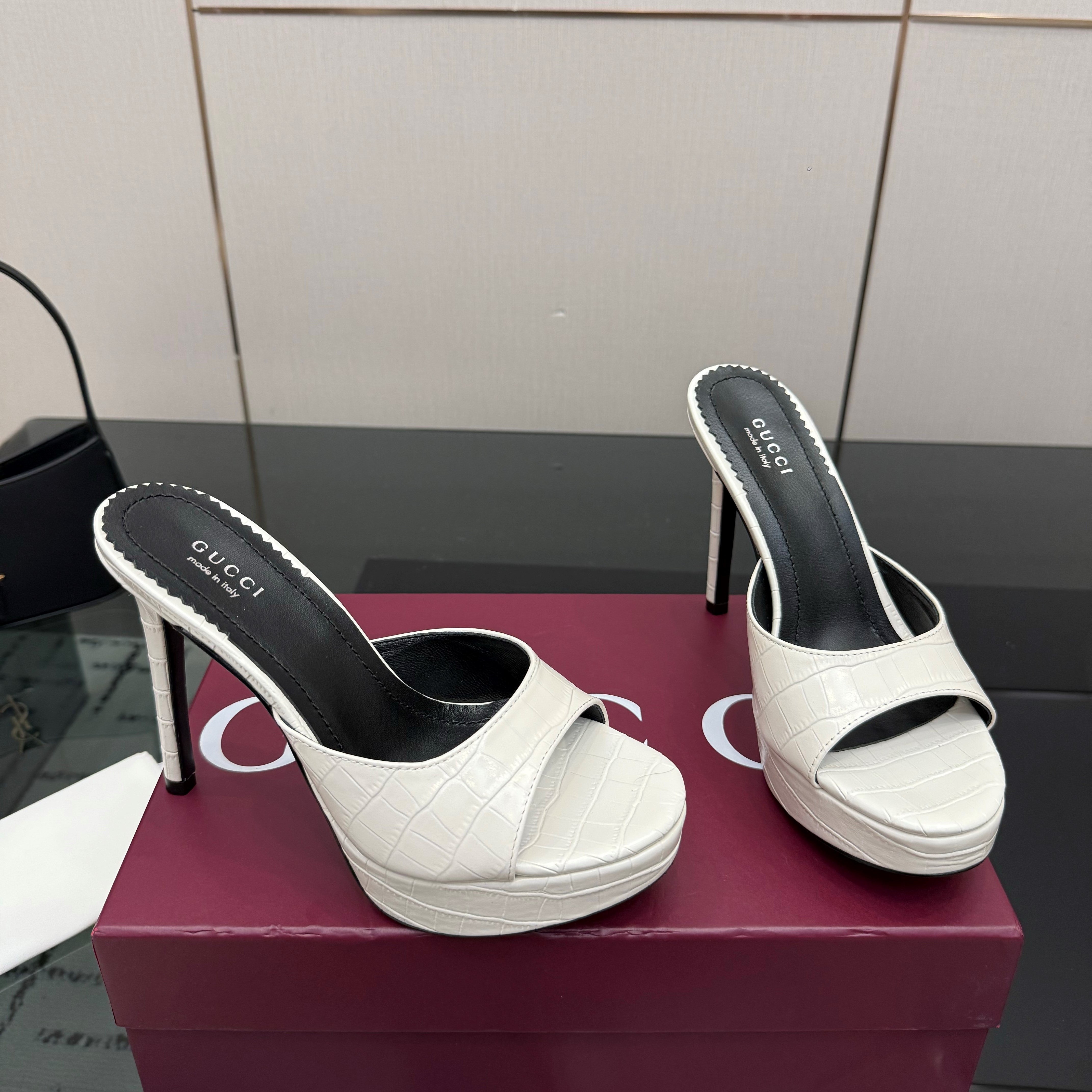 GG 26s Sandal 12cm White Embossed Leather 828214