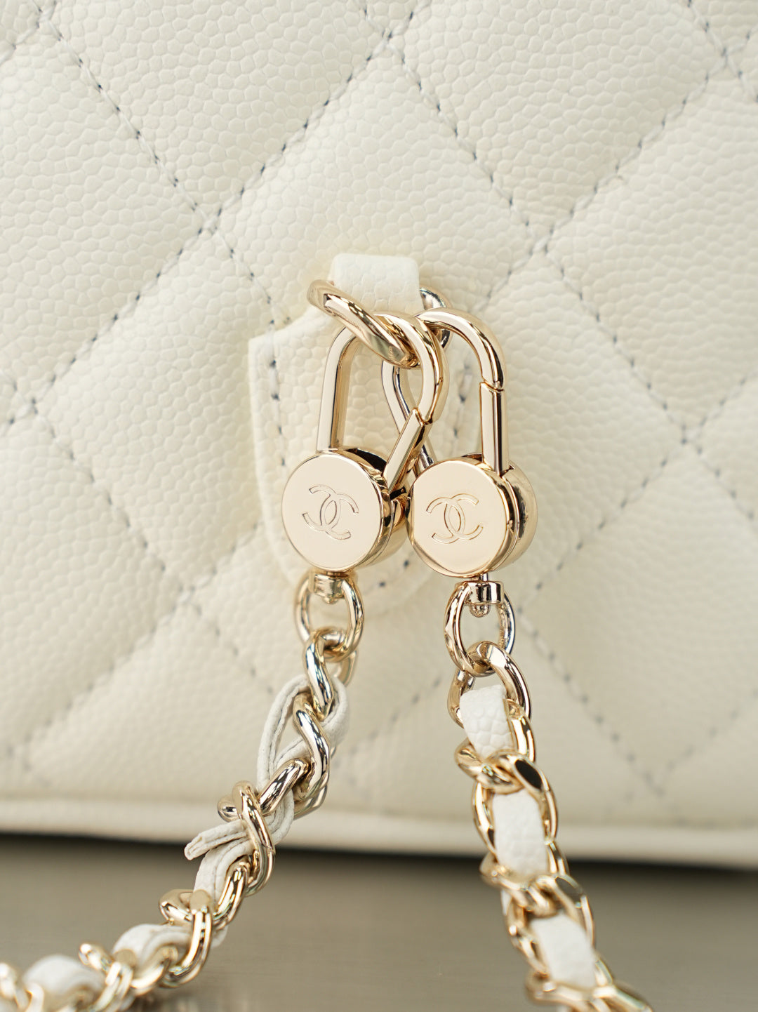 CC 𝑨𝑷𝟑𝟕𝟓𝟑 Mini Backpack White Caviar