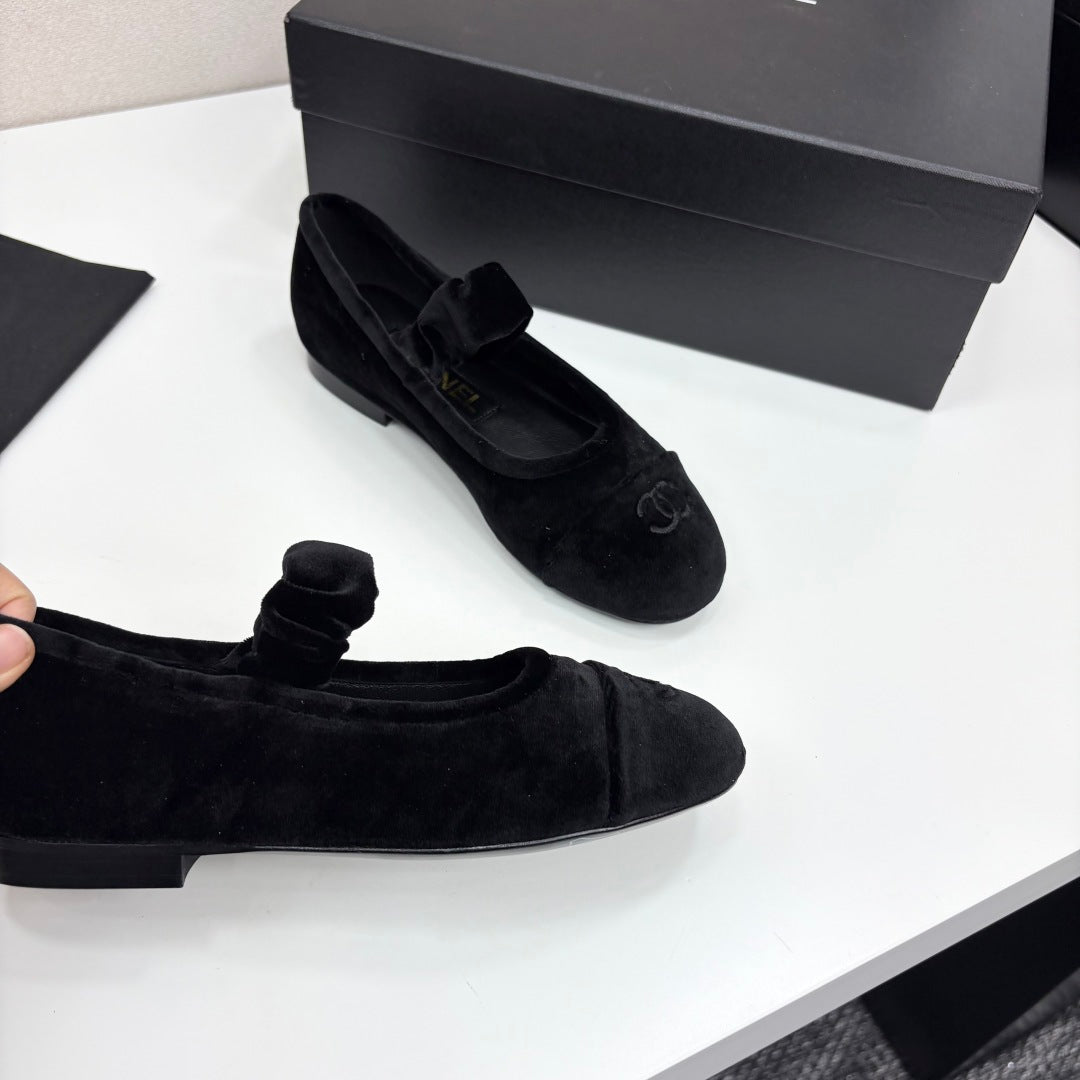 CC 25 Mary Janes In Black Velvet And Sheepskin 352463