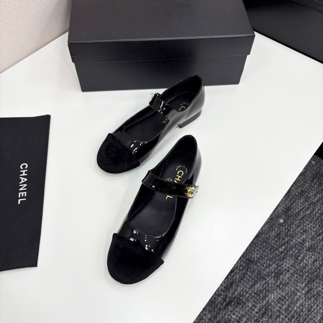 CC 25 Mary Janes In Black Patent Sheepskin And Velvet 352465