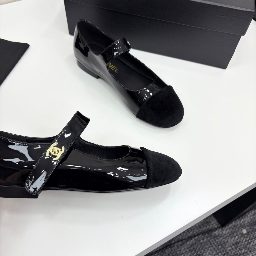 CC 25 Mary Janes In Black Patent Sheepskin And Velvet 352465