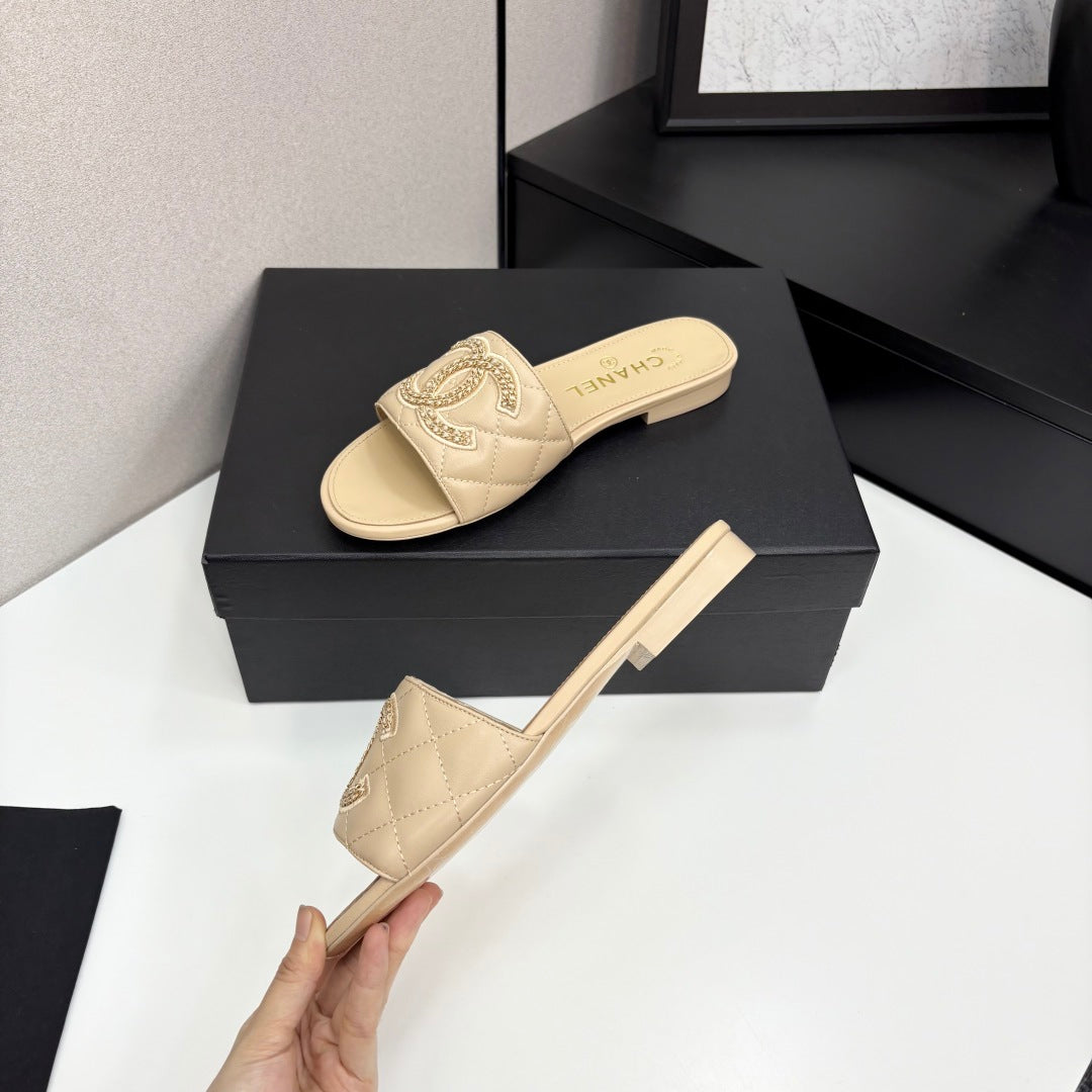 CC 25 Doubble Chain Embroidered Slippers Beige Quilted Sheepskin 352491