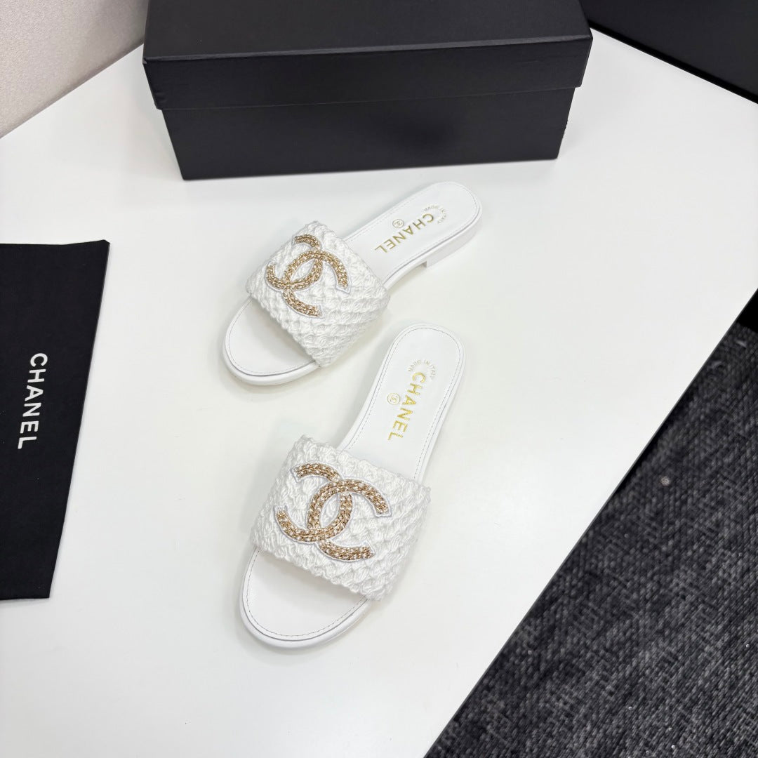 CC 25 Doubble Chain Embroidered Slippers White Fabric And Sheepskin 352492
