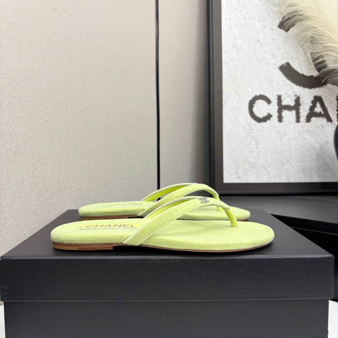 CC Crystal Logo Thong Sandal Lime Velvet 352480
