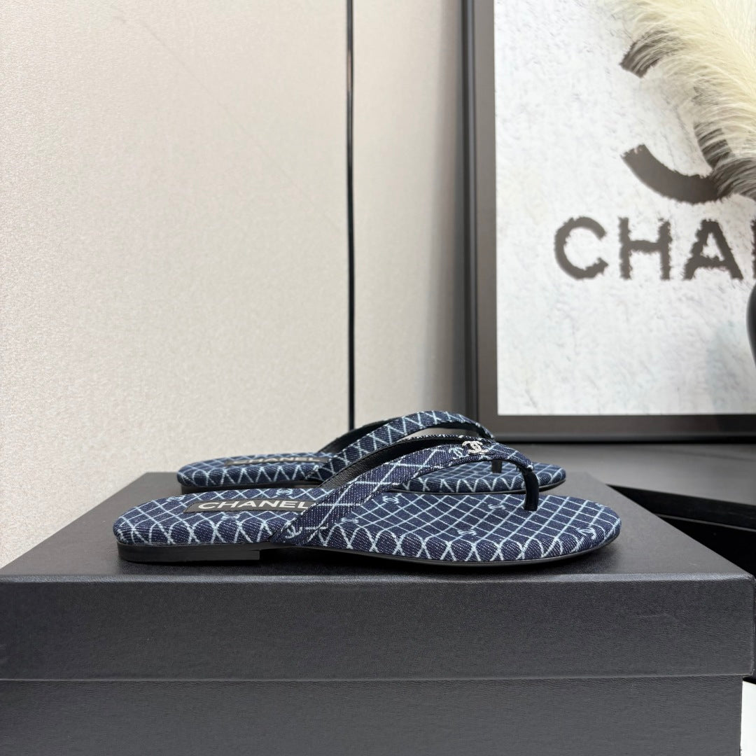 CC Crystal Logo Thong Sandal Navy Blue Fabric And Sheepskin 352483