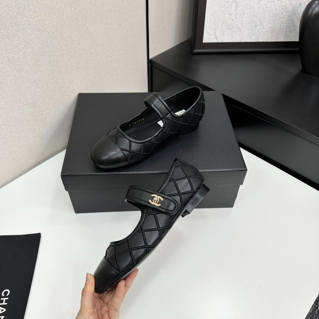 CC25 Mary Janes Black Cowhide 352503