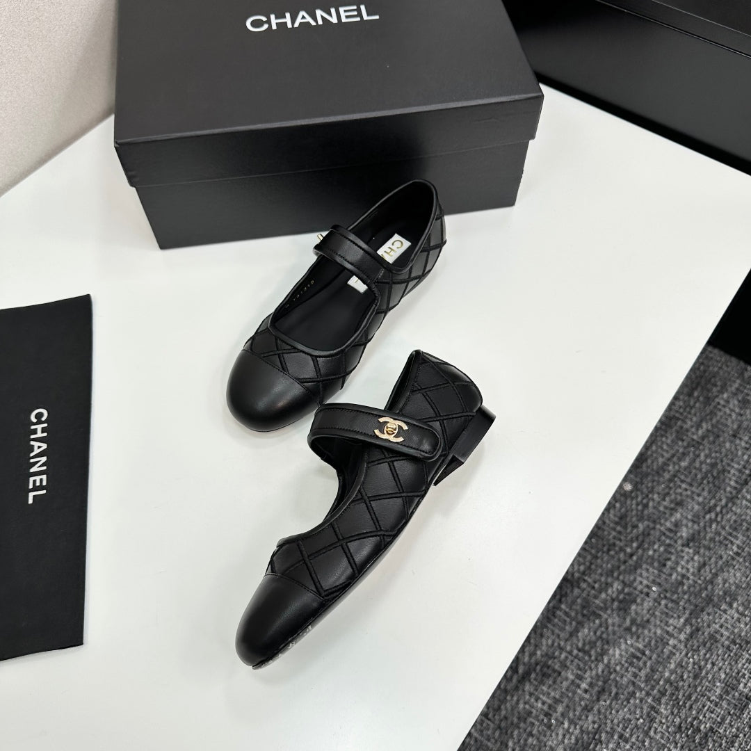 CC25 Mary Janes Black Cowhide 352503