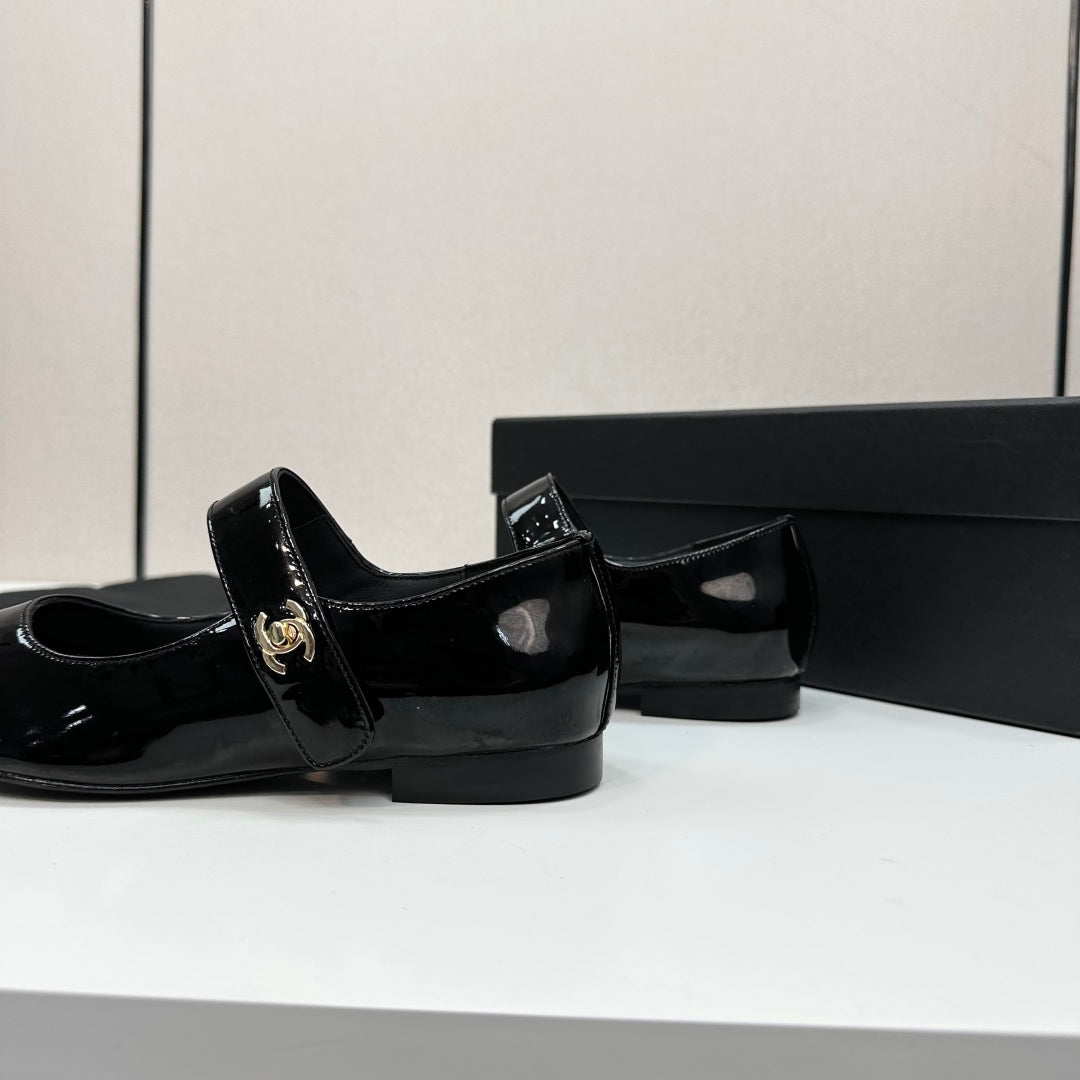 CC25 Mary Janes Black Patent Cowhide And Grosgrain 352505