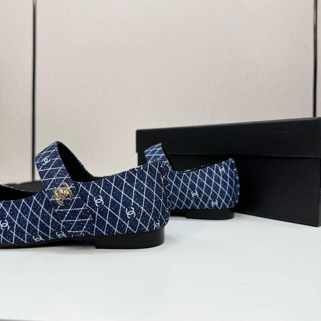 CC25 Mary Janes Navy Blue Fabric And Black Cowhide 352508