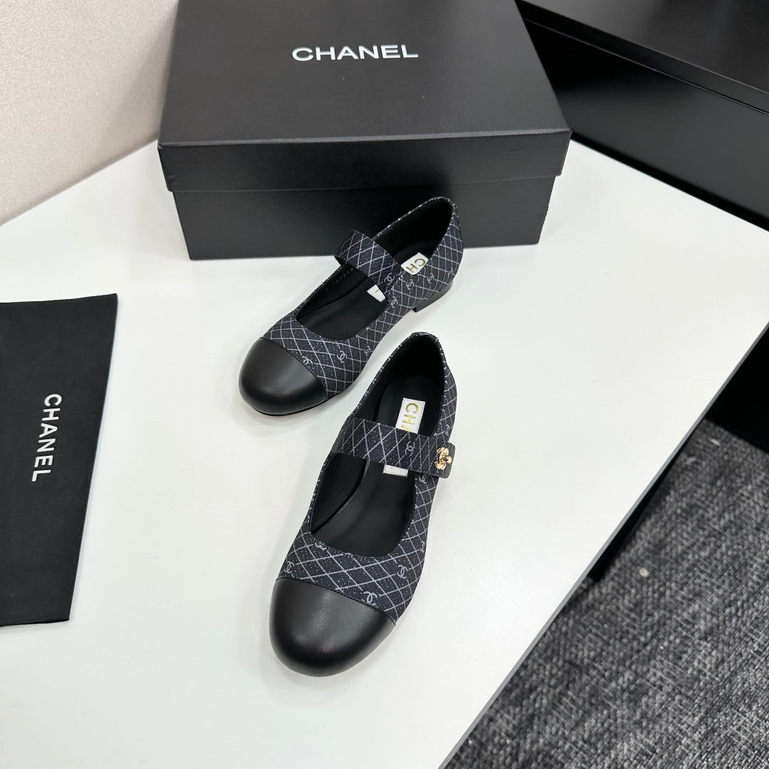 CC25 Mary Janes Black Fabric And Cowhide 352510