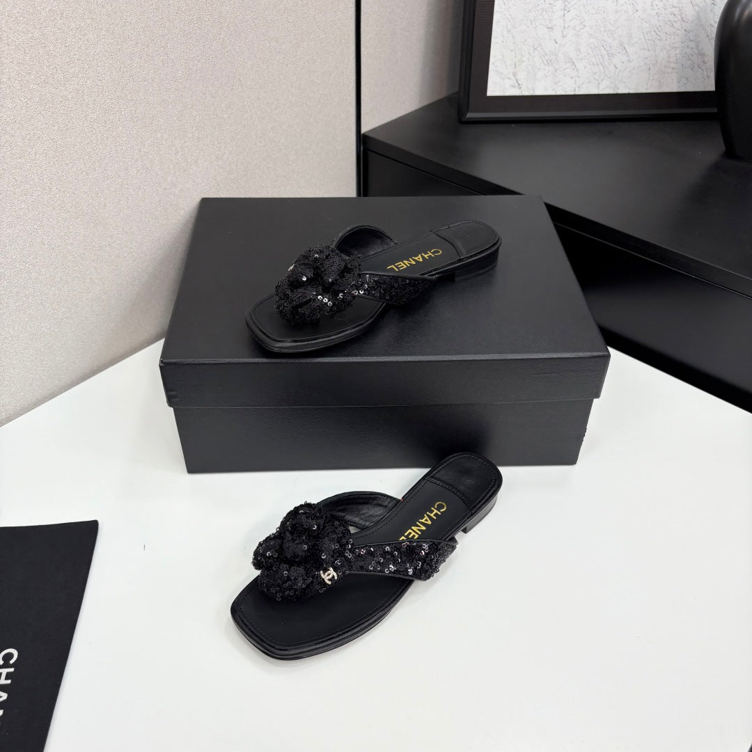CC 25 Camellia Thong Sandals Black Coarse Glitter Fabric And Sheepskin 368835