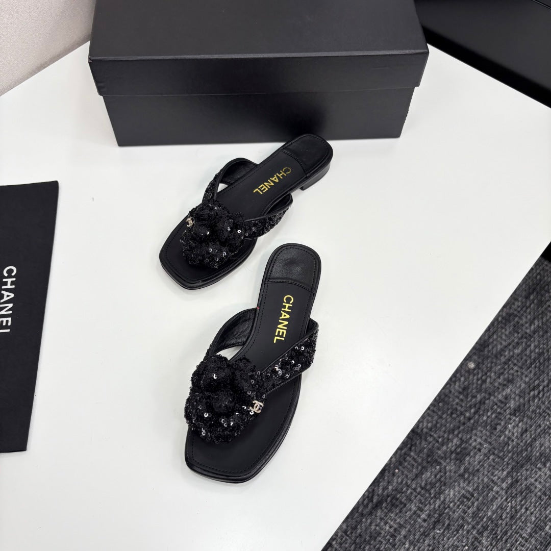 CC 25 Camellia Thong Sandals Black Coarse Glitter Fabric And Sheepskin 368835