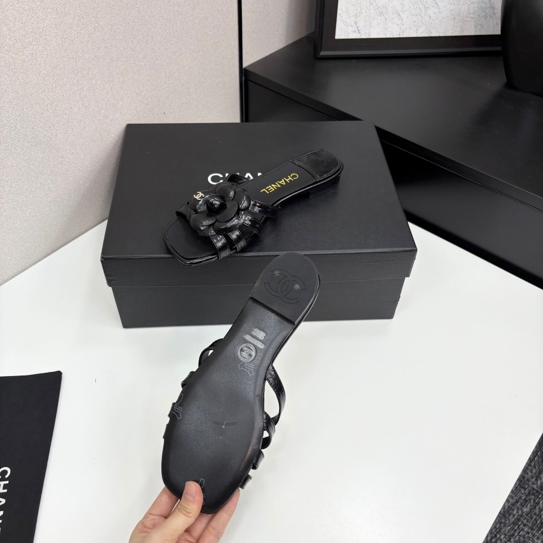 CC 25 Camellia Open Flat Mule Black Sheepskin 368847