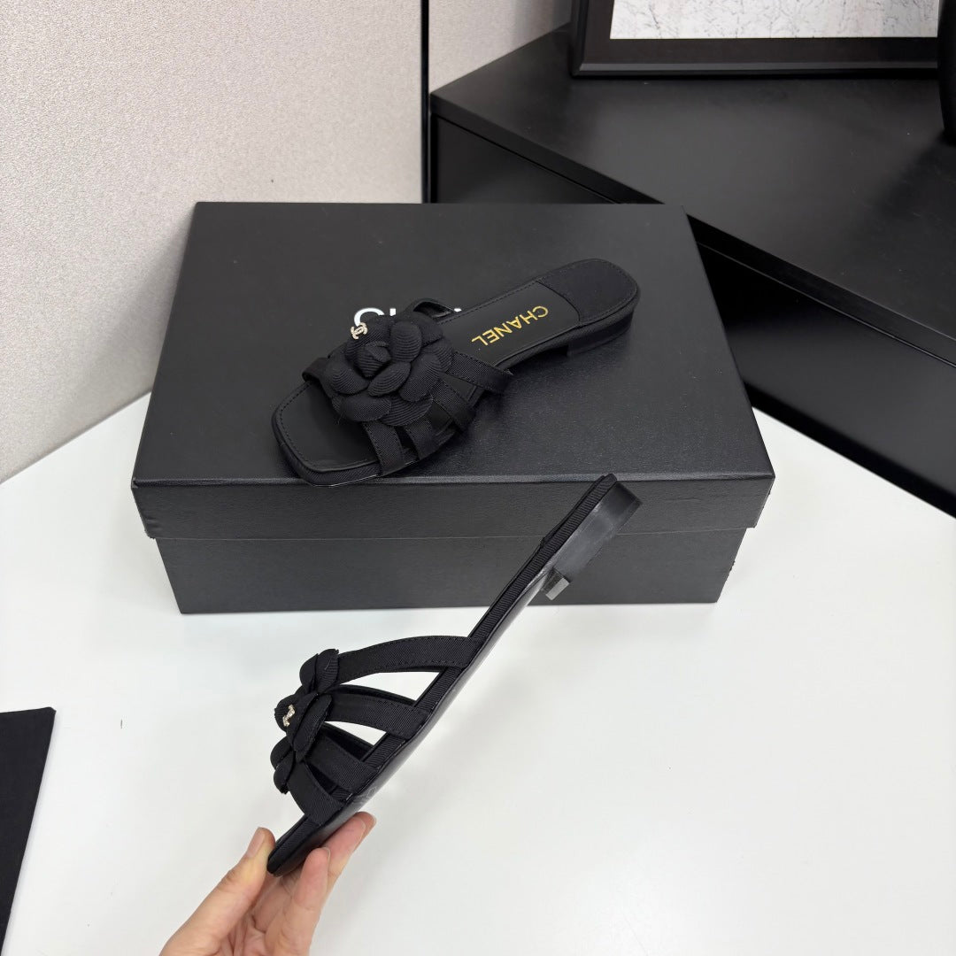 CC 25 Camellia Open Flat Mule Black Sheepskin And Fabric 368850