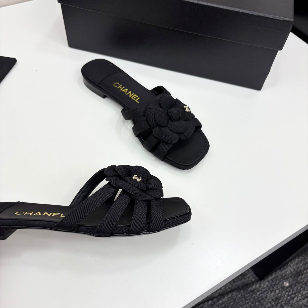 CC 25 Camellia Open Flat Mule Black Sheepskin And Fabric 368850