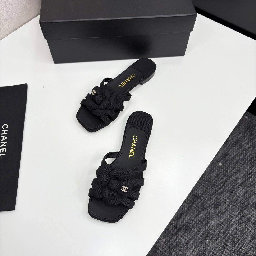 CC 25 Camellia Open Flat Mule Black Sheepskin And Fabric 368850