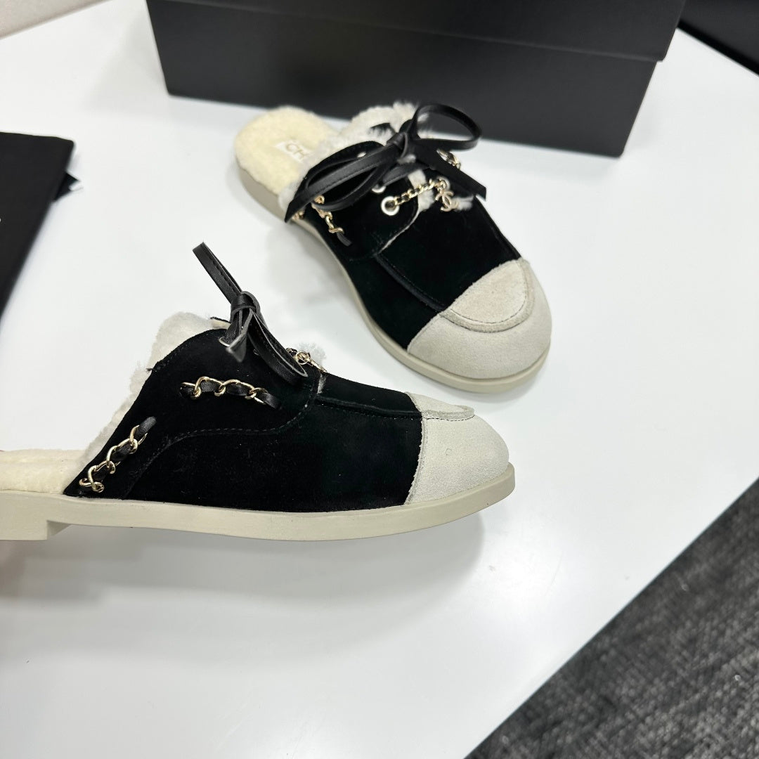 CC 26s Mules Flat Black Suede Leather Fur 109160