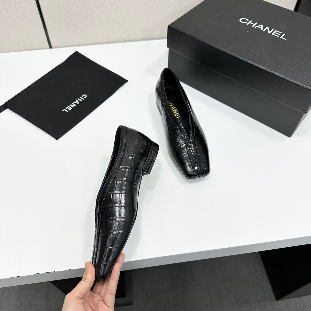 CC 26s Ballet Flats Black Glossy Crocodile Embossed Calfskin 743139