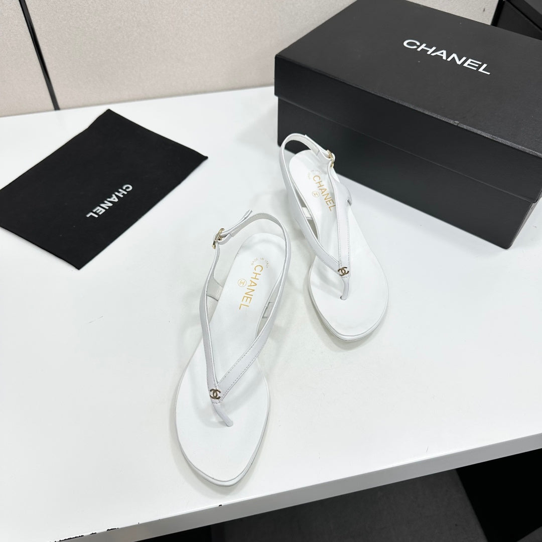 CC 26s Thong Sandals 5cm White Sheepskin 925994