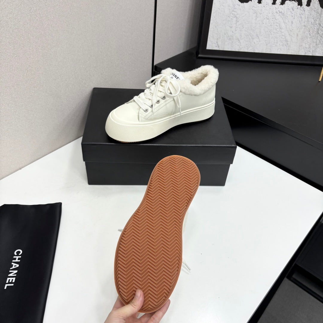 CC 2026 Sneakers White White Logo Suede Shearling 193777