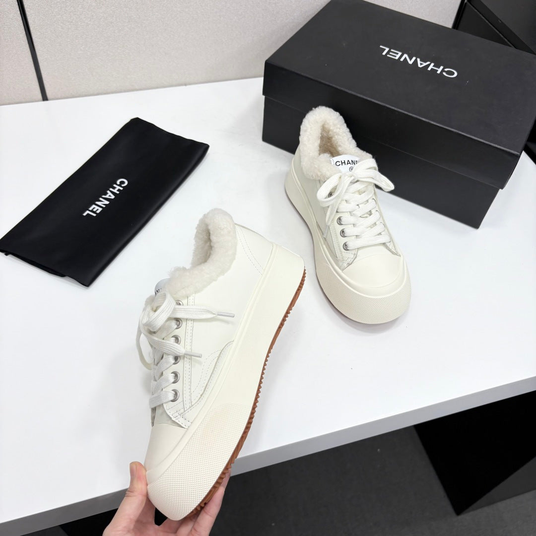 CC 2026 Sneakers White White Logo Suede Shearling 193777