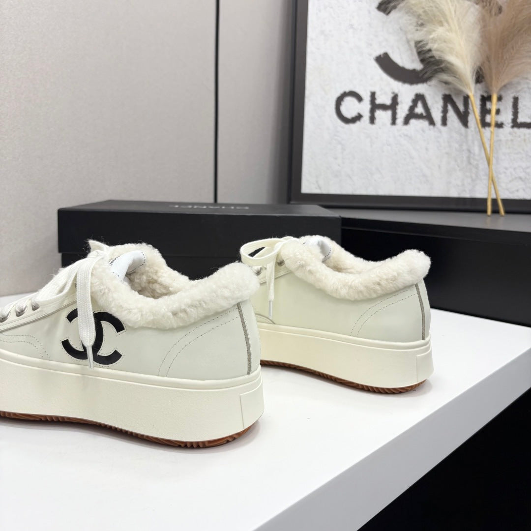 CC 2026 Sneakers White White Logo Suede Shearling 193777