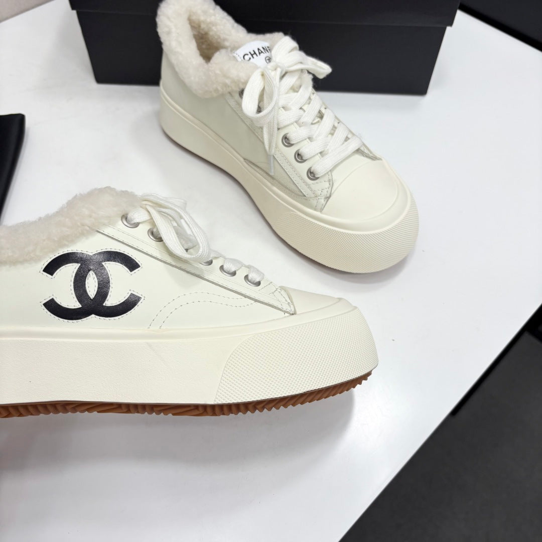 CC 2026 Sneakers White White Logo Suede Shearling 193777