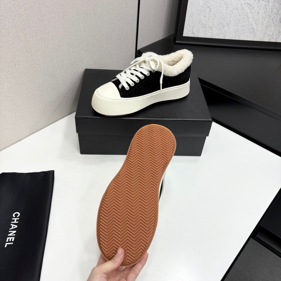 CC 2026 Sneakers Black White Logo Suede Shearling 193778